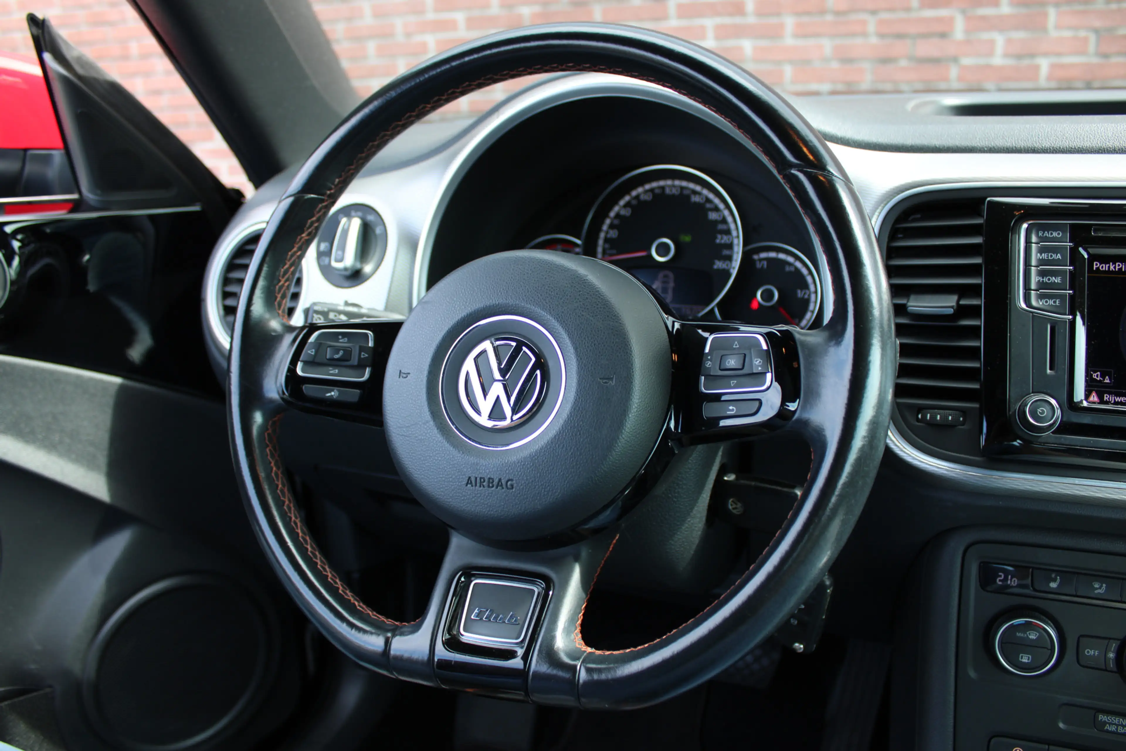 Volkswagen Beetle Cabriolet 1.4 TSI 150PK CLUB |CRUISE|18-INCH|NAVI| — photo 12