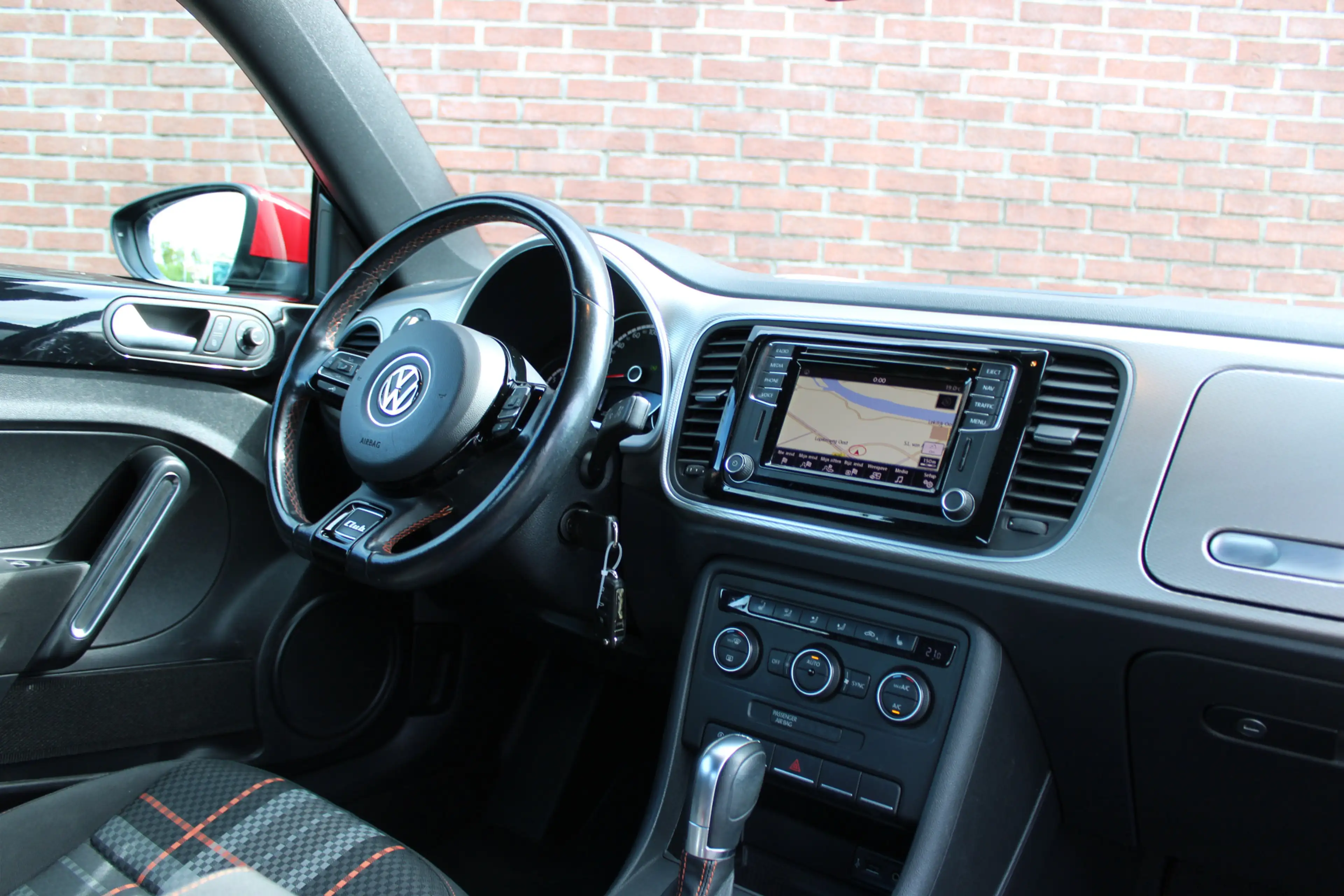Volkswagen Beetle Cabriolet 1.4 TSI 150PK CLUB |CRUISE|18-INCH|NAVI| — photo 4