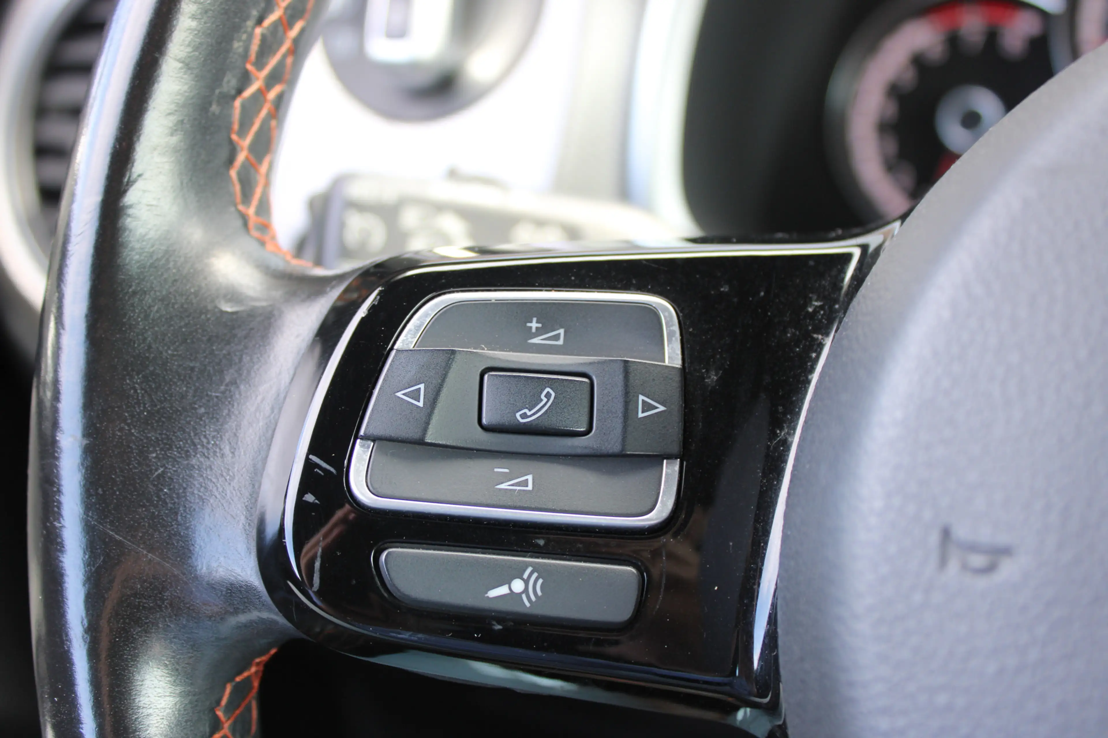 Volkswagen Beetle Cabriolet 1.4 TSI 150PK CLUB |CRUISE|18-INCH|NAVI| — photo 13