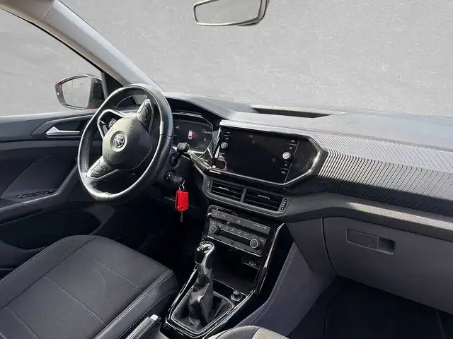 Volkswagen T-Cross view 4