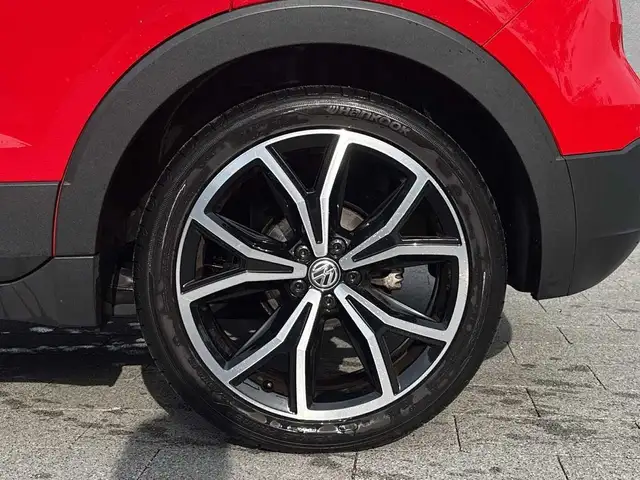 Volkswagen T-Cross view 9