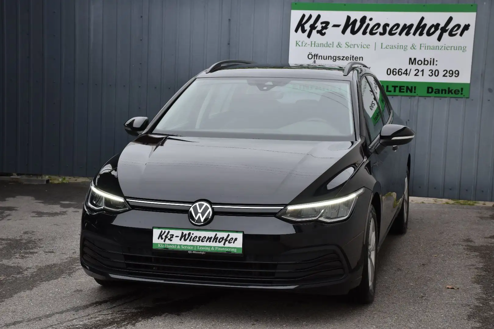 Volkswagen Golf VIII 2.0 TDI Life / Service NEU / Sitzheizung / L Schwarz - 2