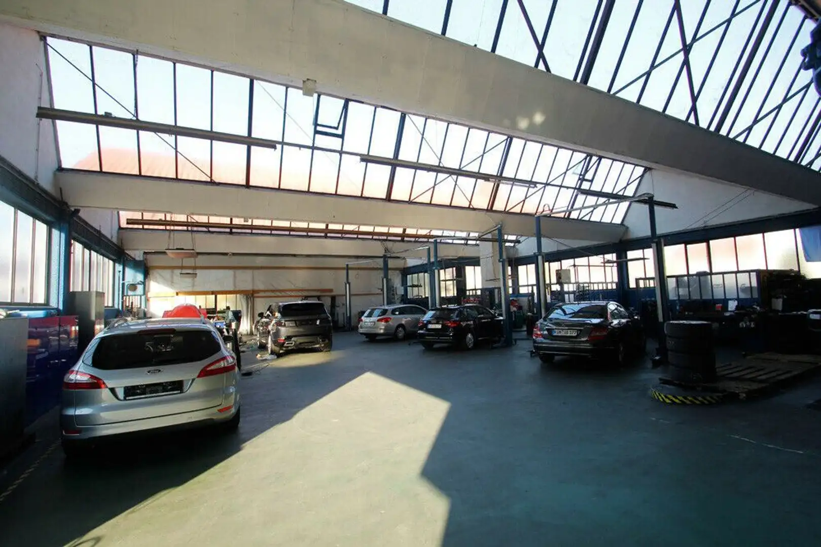 Mercedes-Benz E 250 E -Klasse Coupe E 250 CGI BlueEfficiency Zilver - 2
