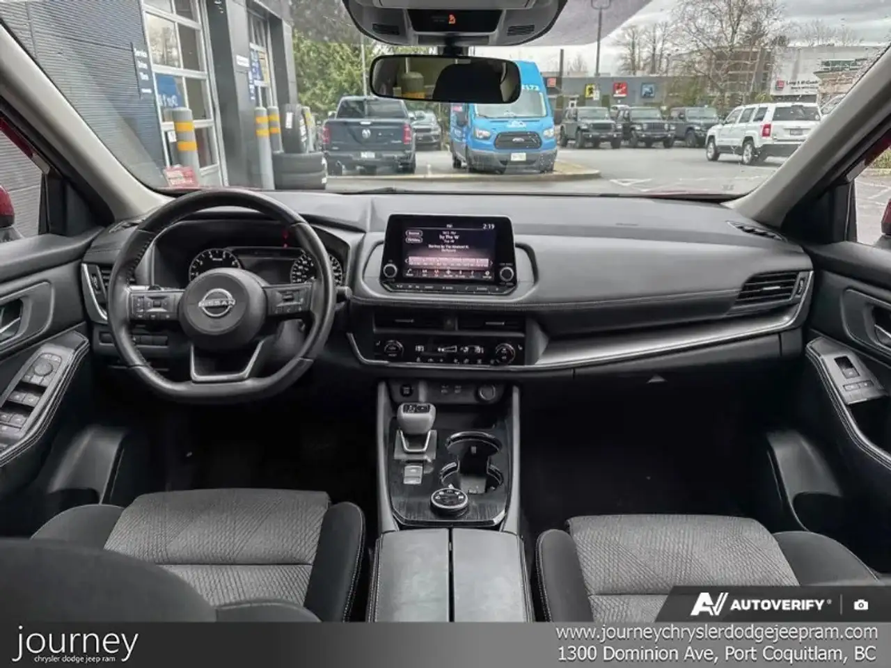 Nissan Rogue снимка Nissan Rogue