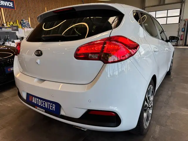 Kia Ceed view 2