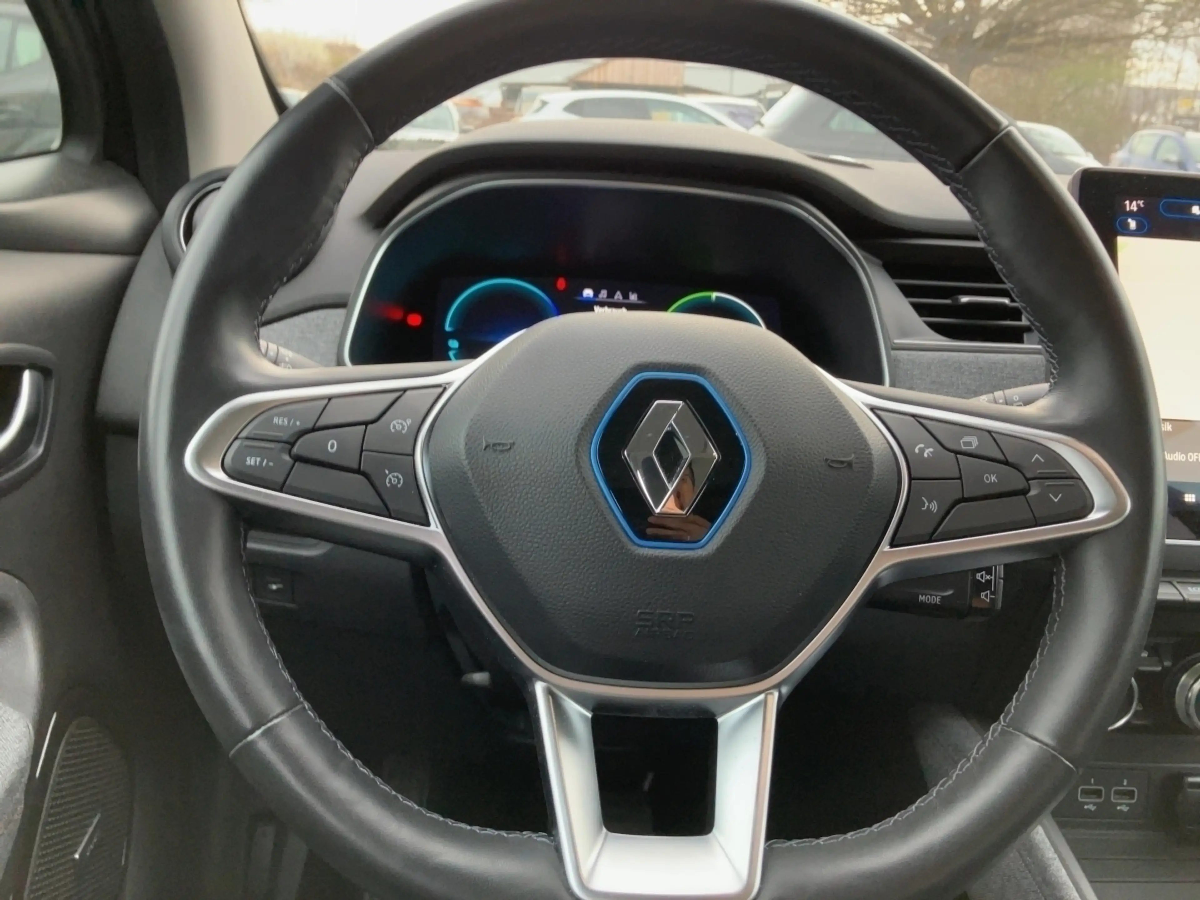 Renault ZOE Intens 52 kWh R135 ZE50 — photo 10