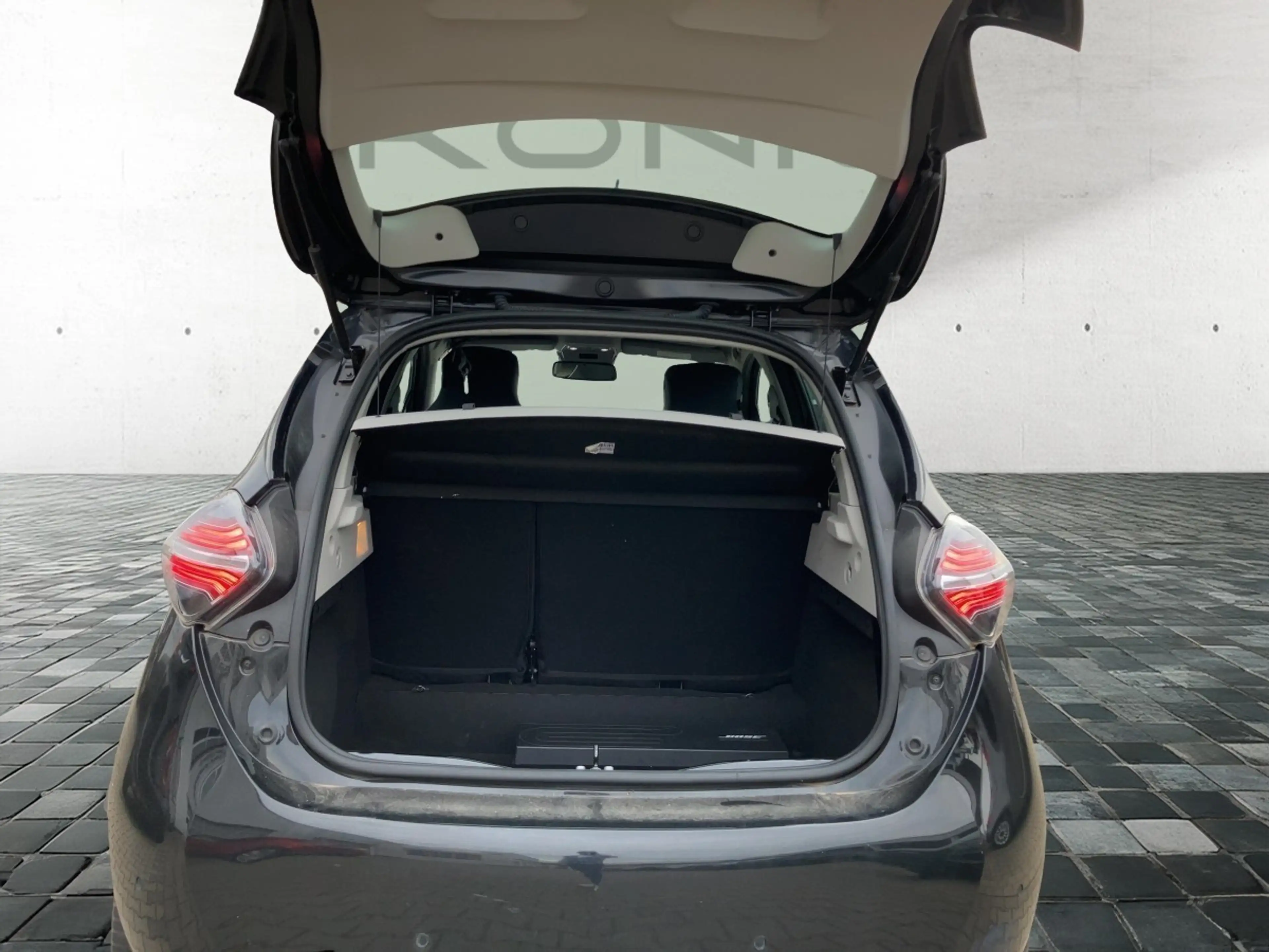 Renault ZOE Intens 52 kWh R135 ZE50 — photo 6
