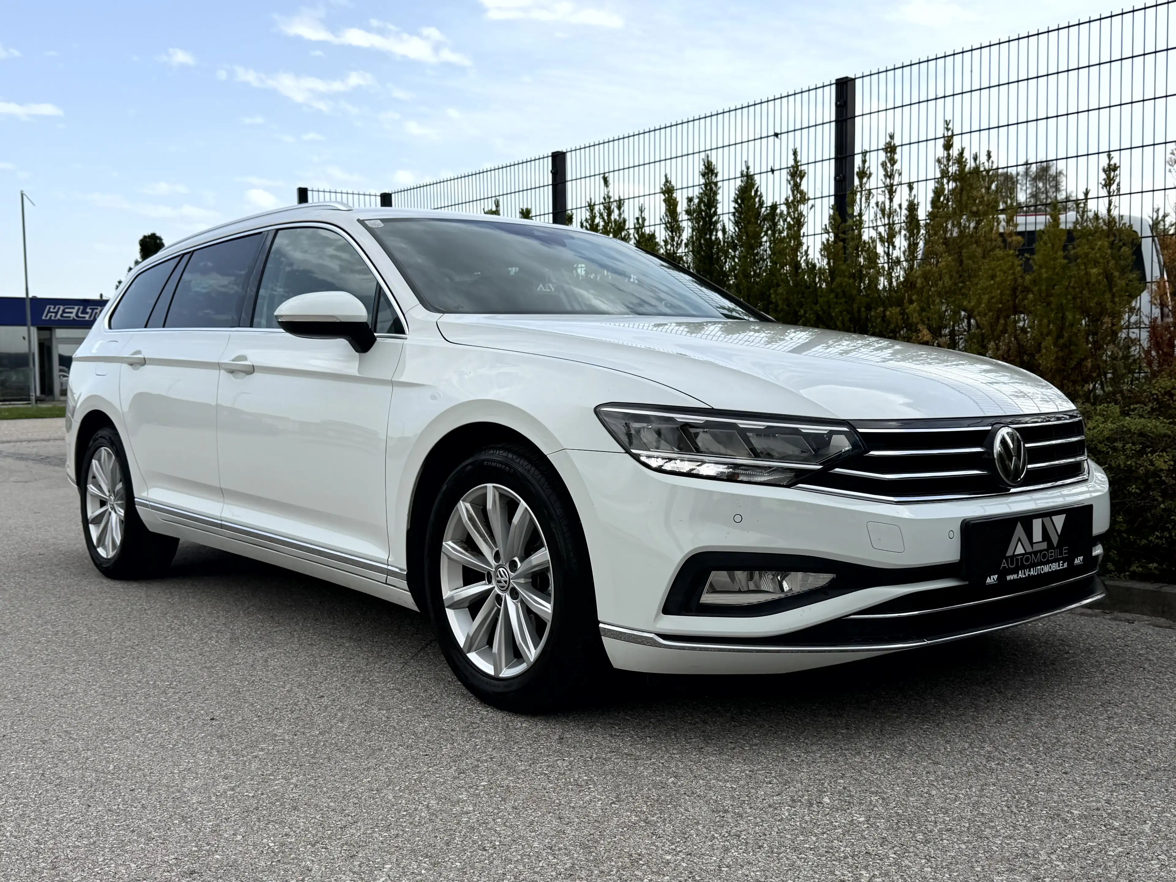 Volkswagen Passat Variant Elegance 2,0 TDI DSG Virtual|Alcantara|LED — photo 2
