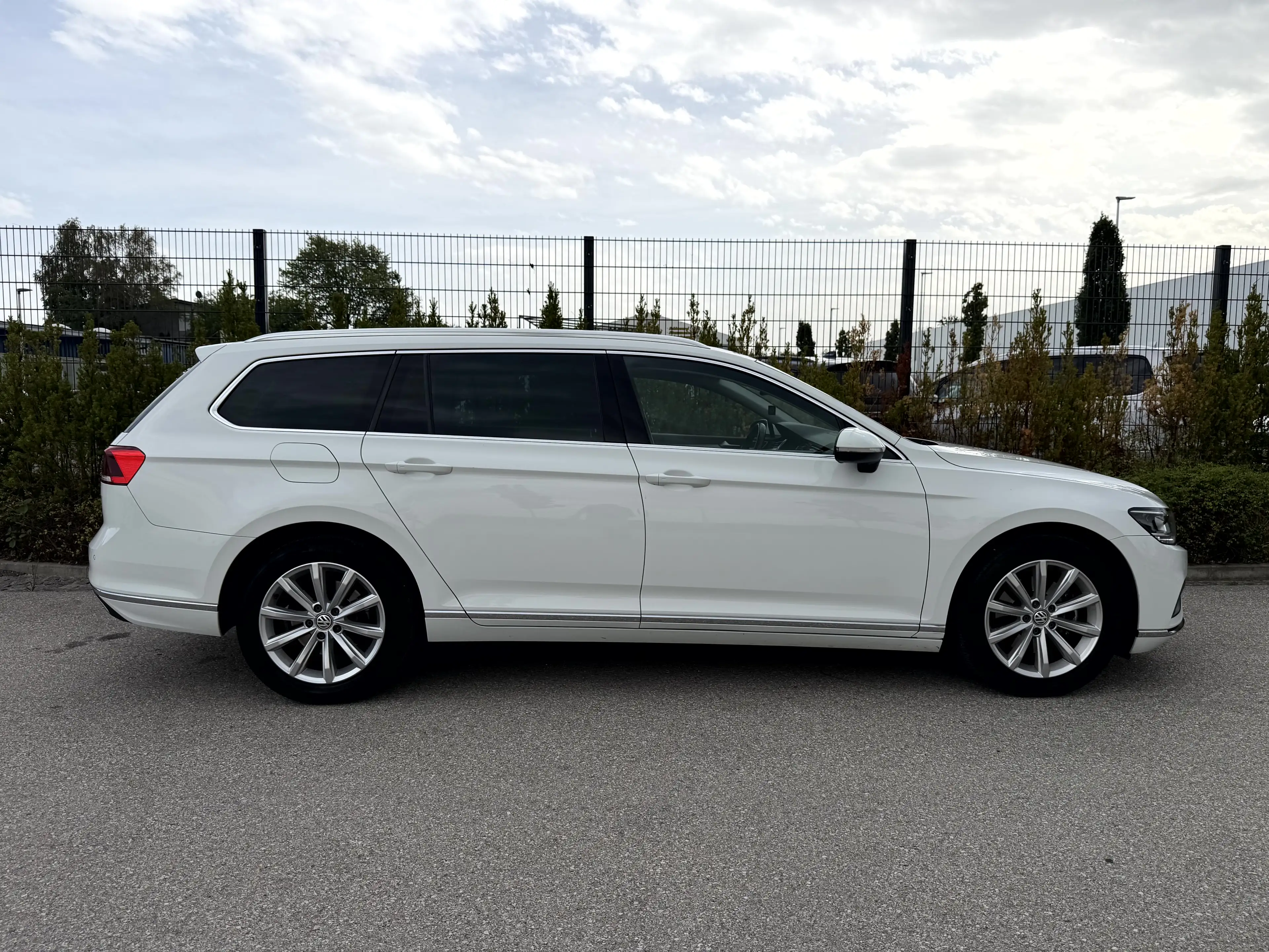 Volkswagen Passat Variant Elegance 2,0 TDI DSG Virtual|Alcantara|LED — photo 6