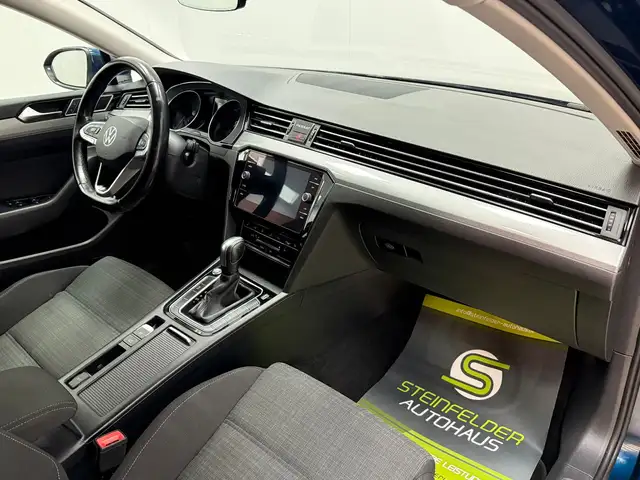 Volkswagen Passat view 10
