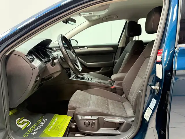 Volkswagen Passat view 11