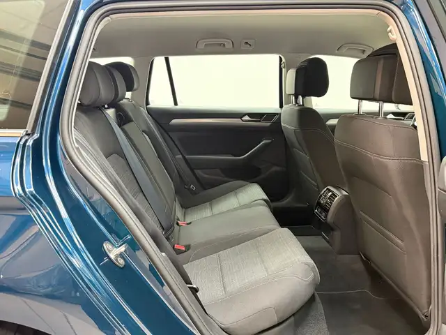 Volkswagen Passat view 15