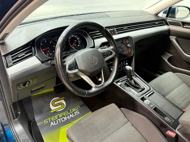 Volkswagen Passat view 9