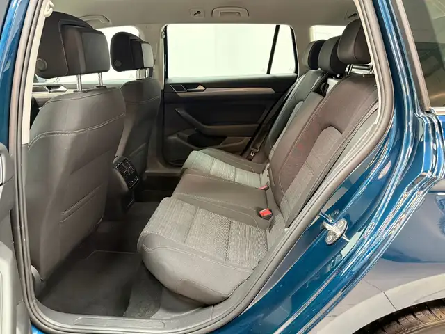Volkswagen Passat view 14