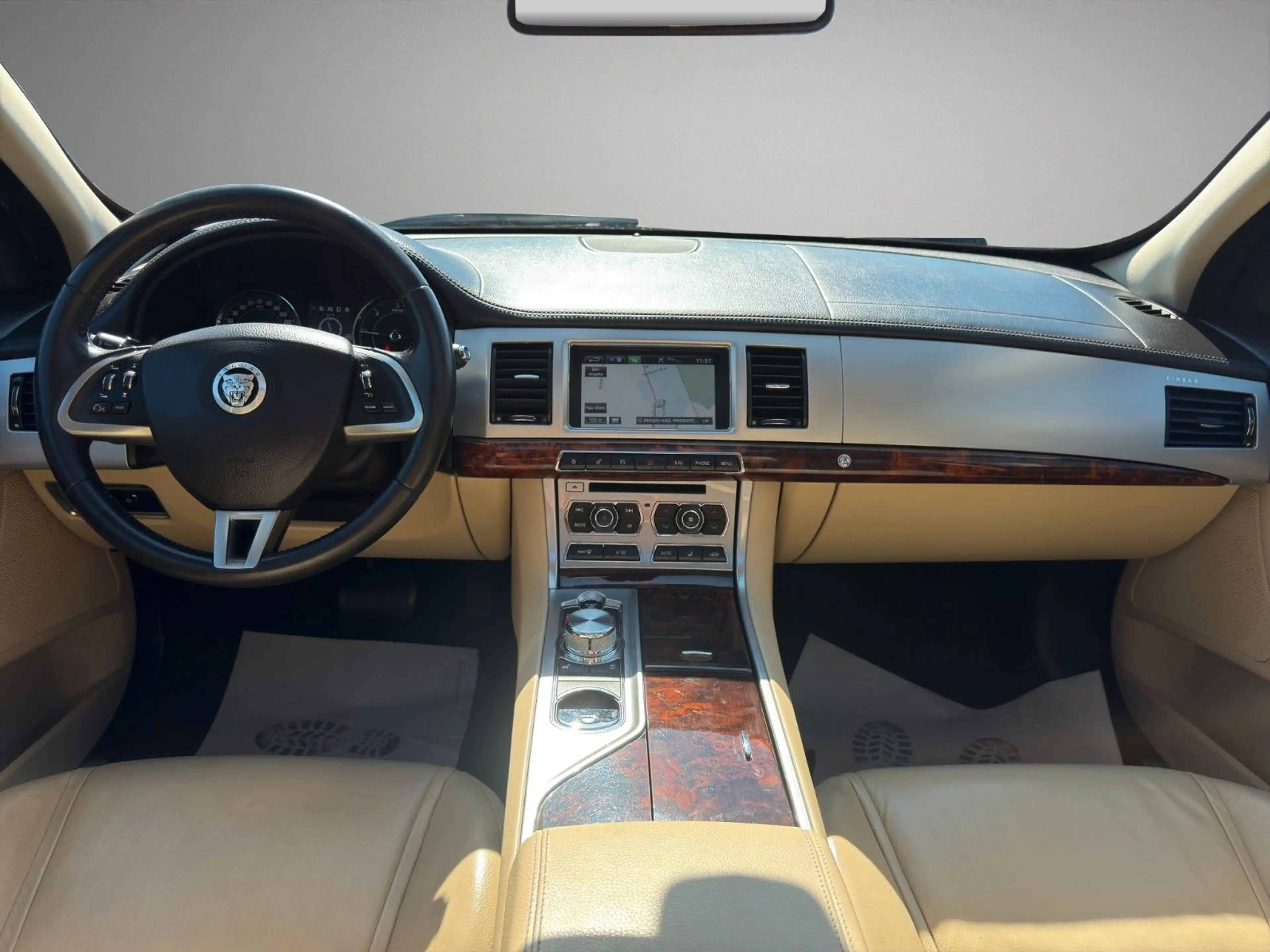Jaguar XF Sportbrake 2.2 Diesel Bi-Xenon/Pano/Leder — photo 14