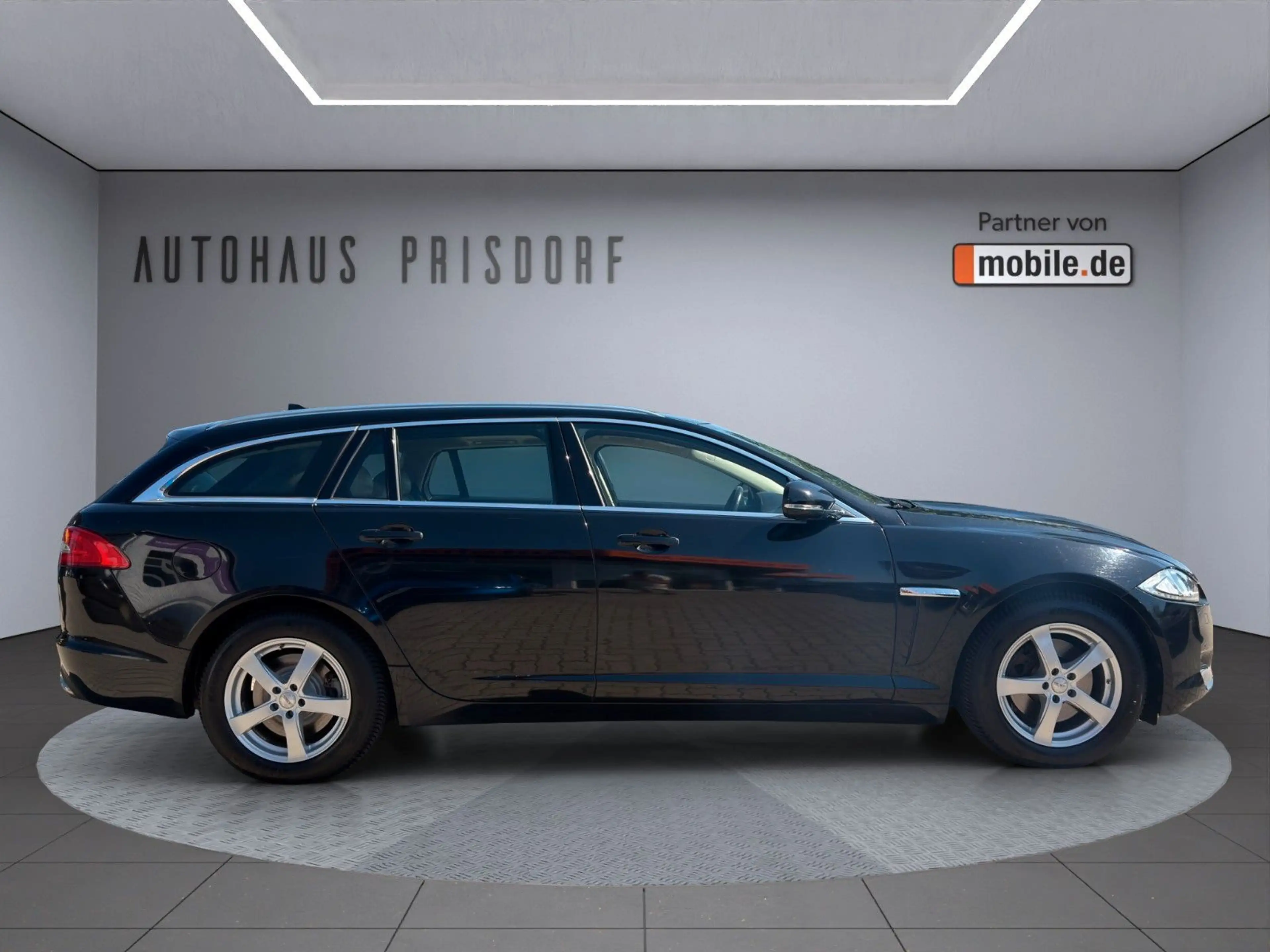 Jaguar XF Sportbrake 2.2 Diesel Bi-Xenon/Pano/Leder — photo 4