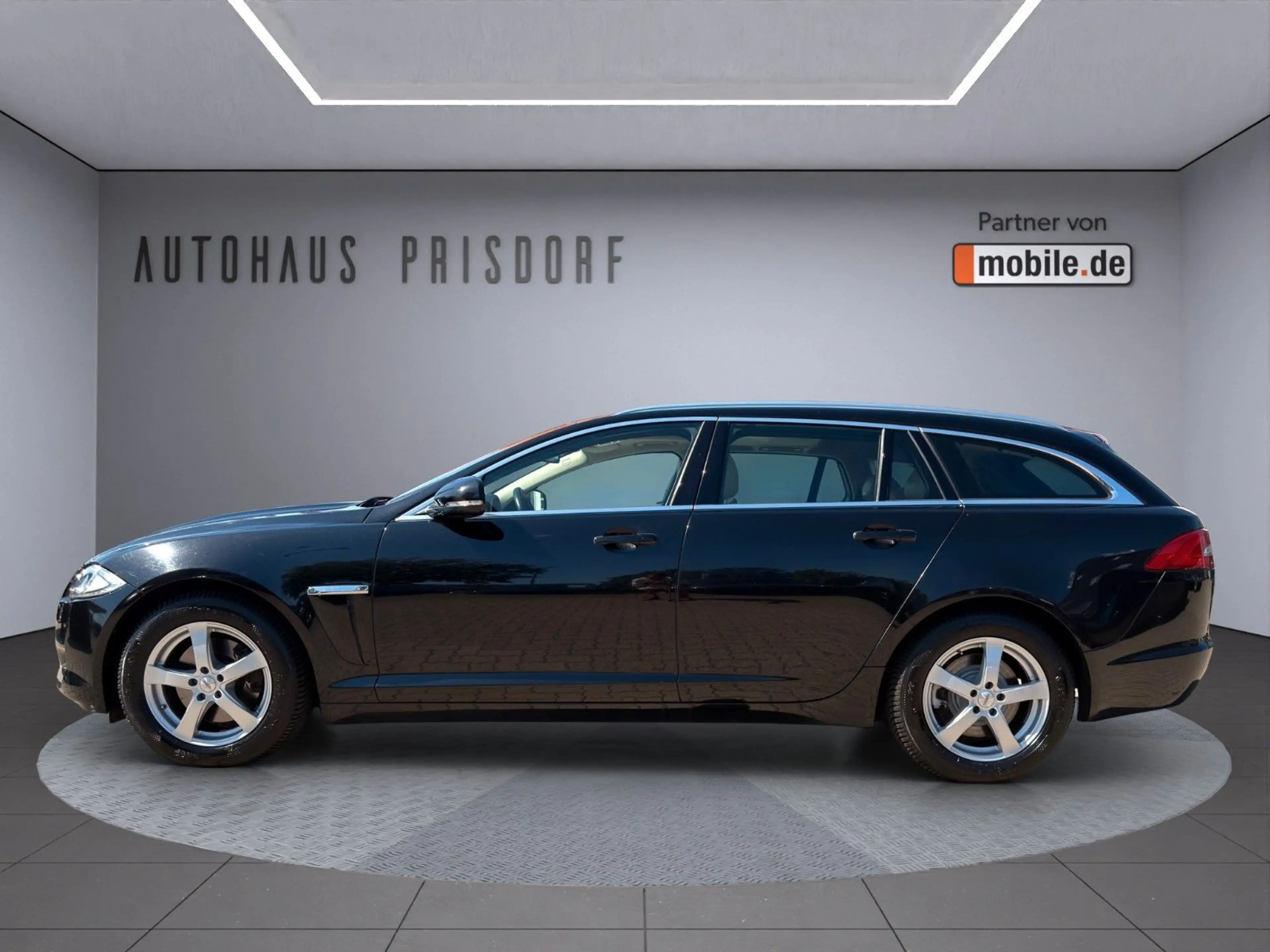 Jaguar XF Sportbrake 2.2 Diesel Bi-Xenon/Pano/Leder — photo 8