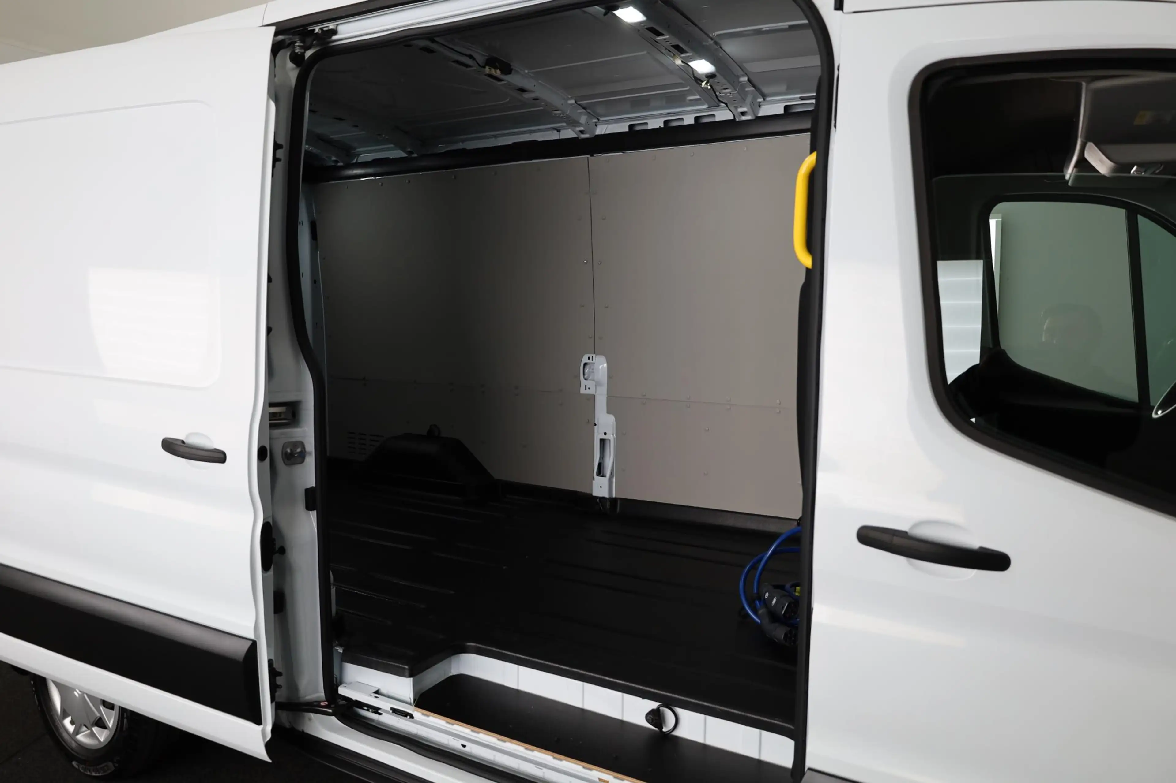Ford E-Transit 350 L3H2 Trend 68 kWh | Camera | Adaptie Cruise Co — photo 6