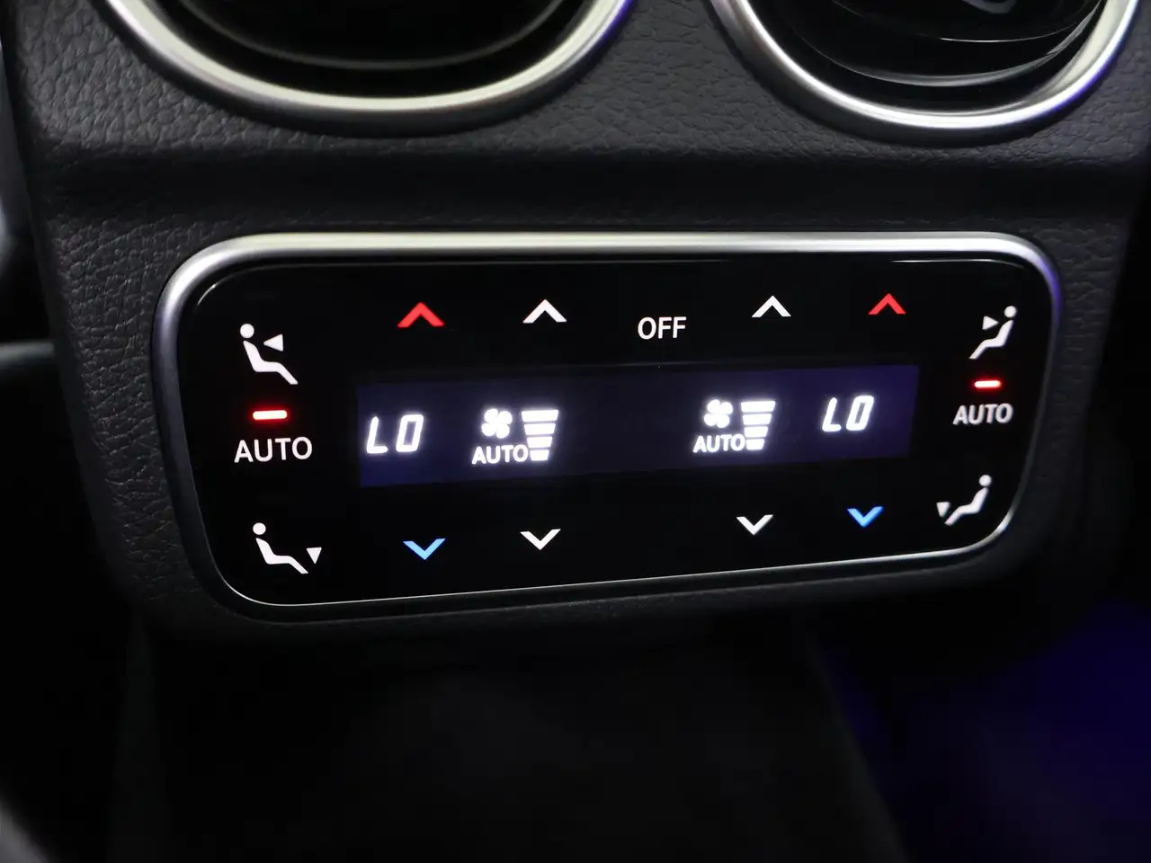 Mercedes-Benz C-Class 2026 — фото 10