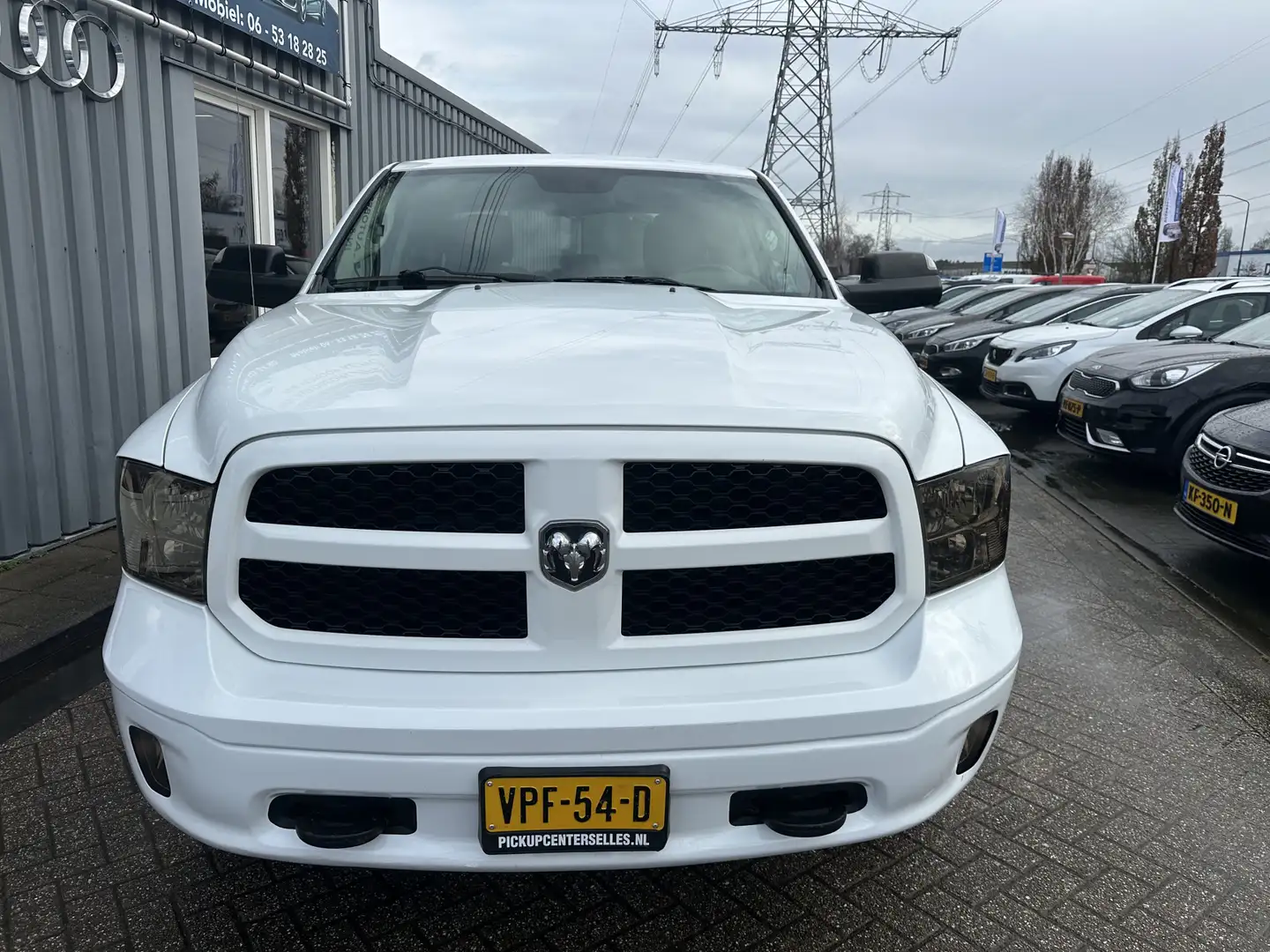 Dodge RAM 1500 5.7 V8 4x4 Quad Cab 6'4 Wit - 2