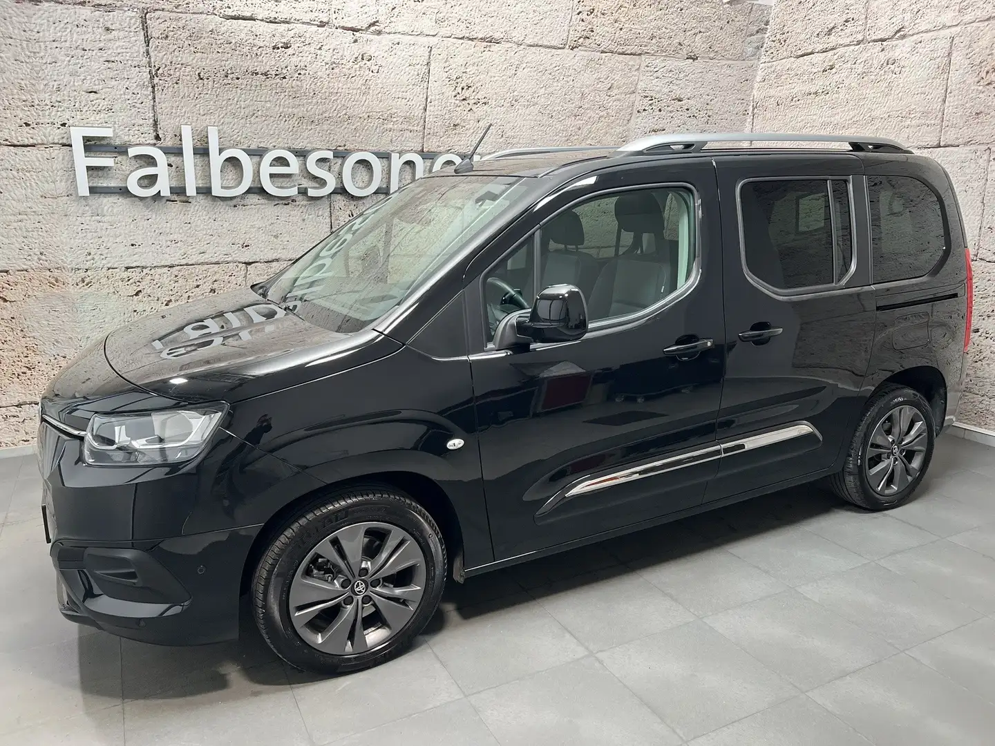 Toyota Proace City Verso L1 1,5 D-4D Family+ Schwarz - 2