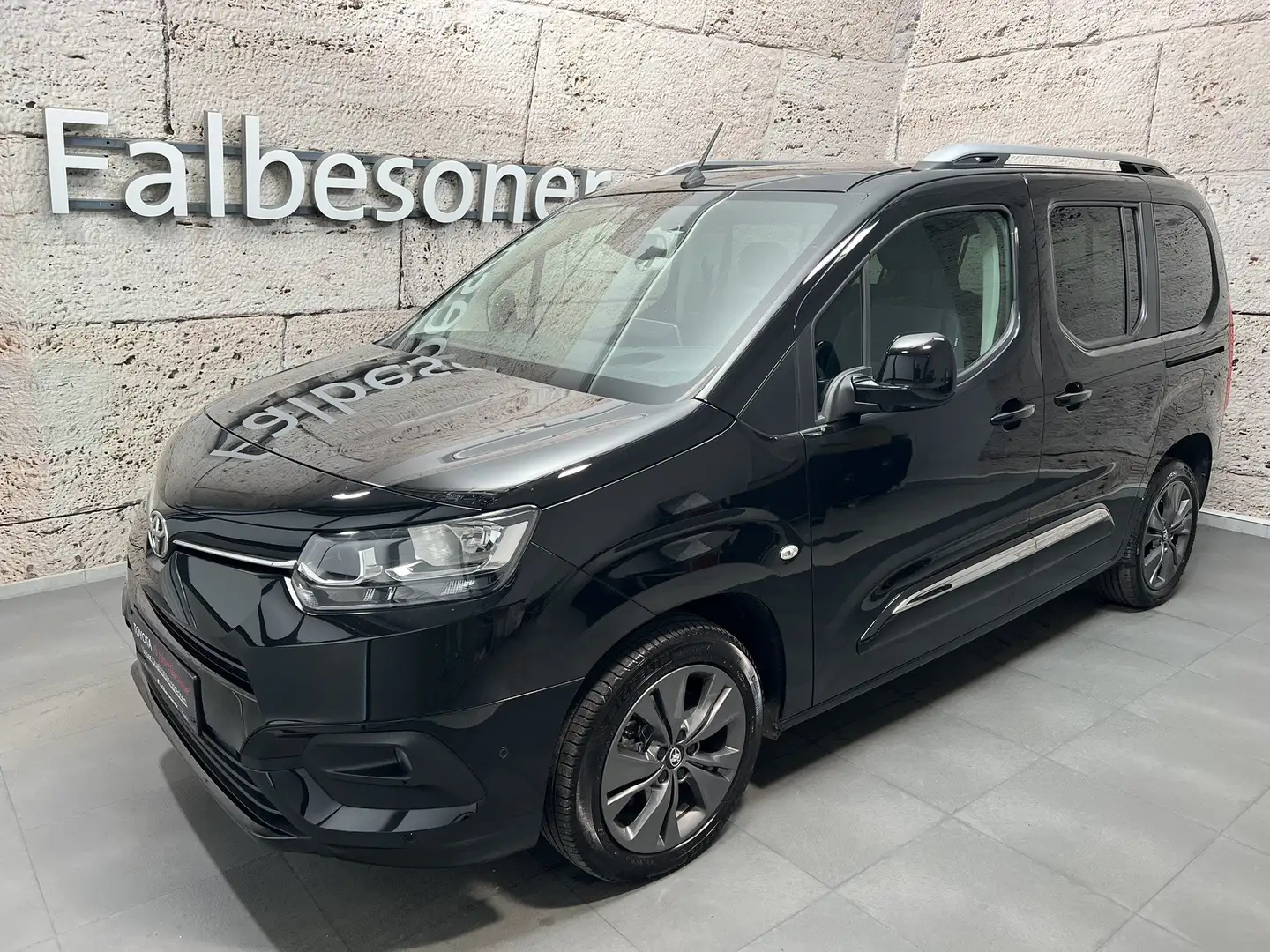 Toyota Proace City Verso L1 1,5 D-4D Family+ Schwarz - 1