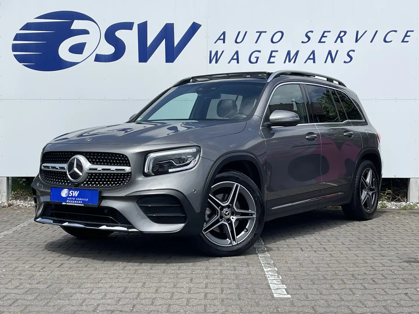 Mercedes-Benz GLB 200 Business Solution AMG | Pano | Trekhaak | 360* Cam Grijs - 1