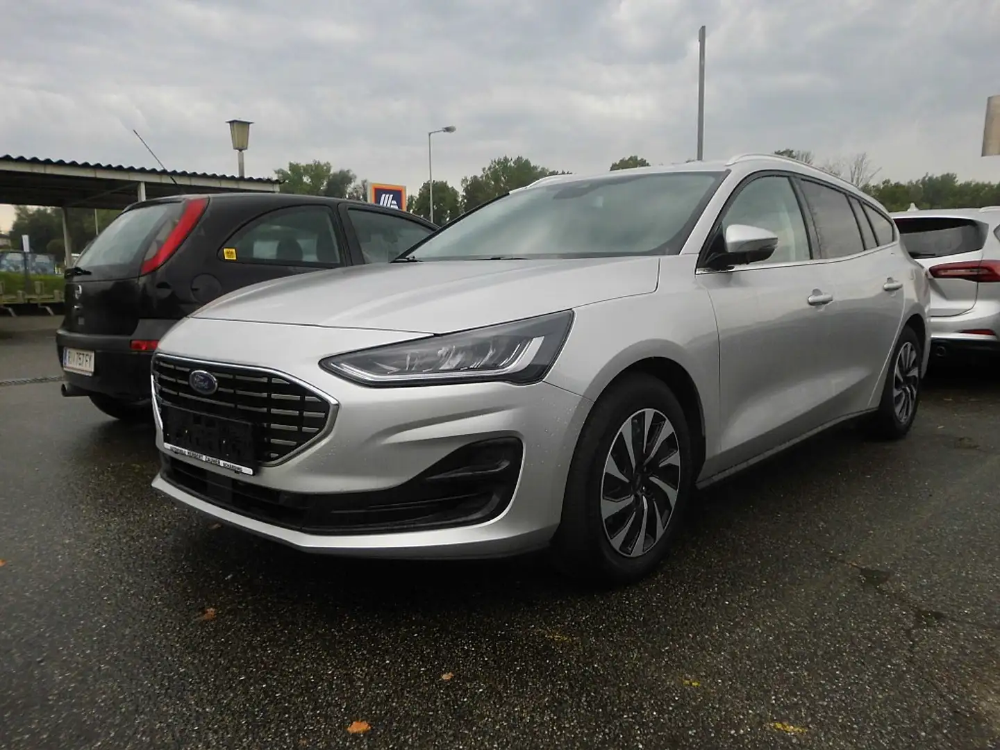 Ford Focus Traveller 1,5 EcoBoost Titanium Aut. Silber - 1