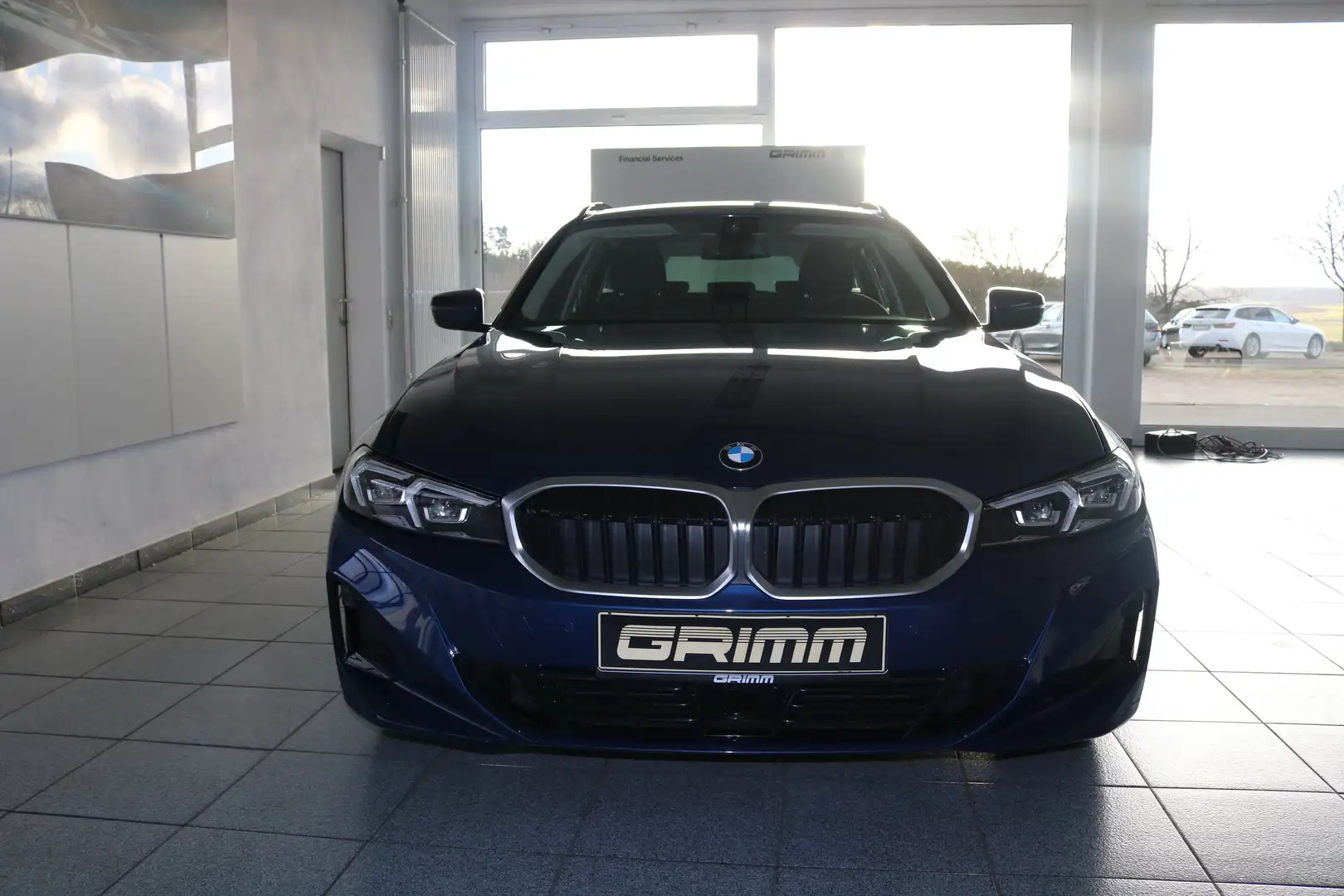 BMW 318 i Touring AHK  ACC + Stop&Go Klimaaut. Shz PDC Blau - 2
