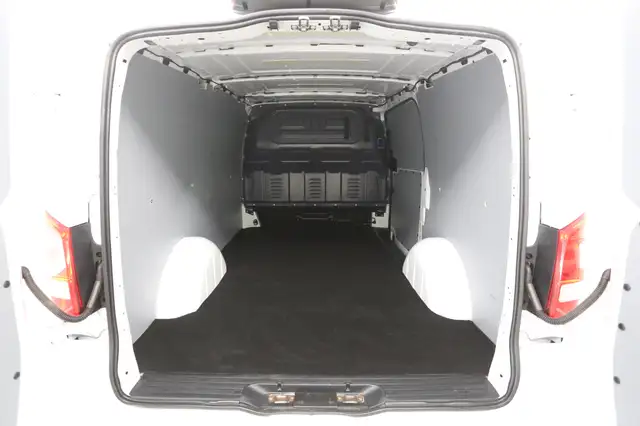 Mercedes-Benz Vito view 3