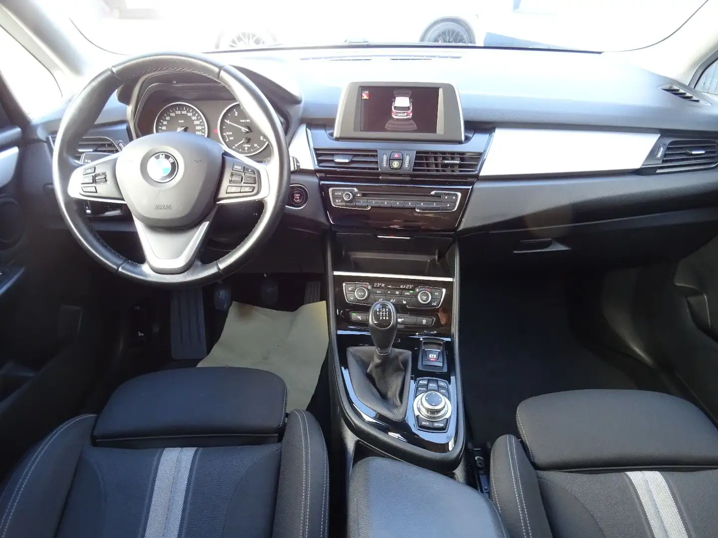 BMW 216 Active Tourer 216 d Navi PDC siva - 2