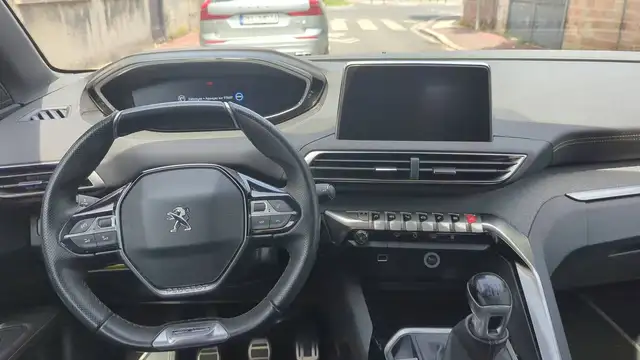 Peugeot 3008 view 11