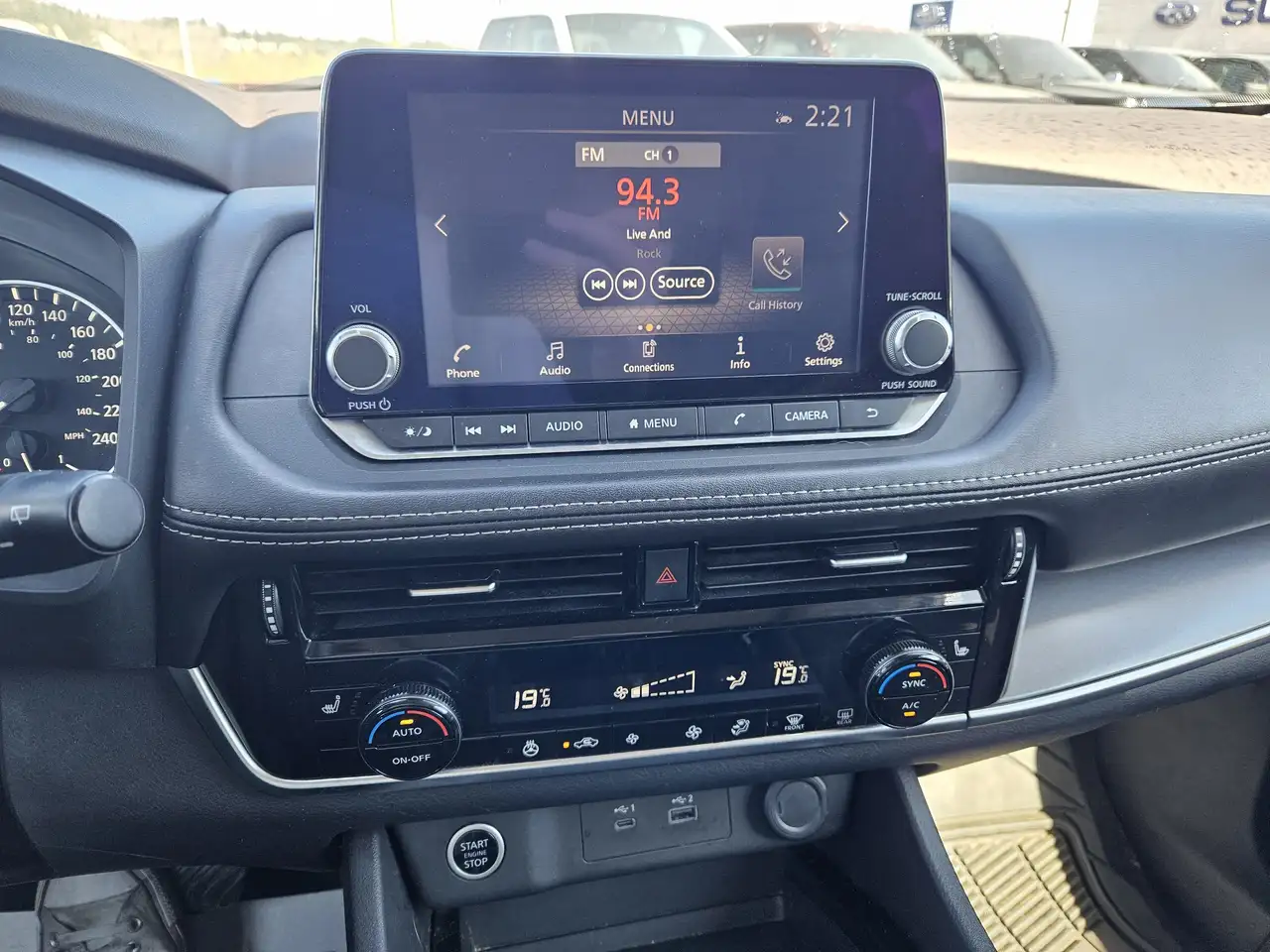 Nissan Rogue снимка Nissan Rogue