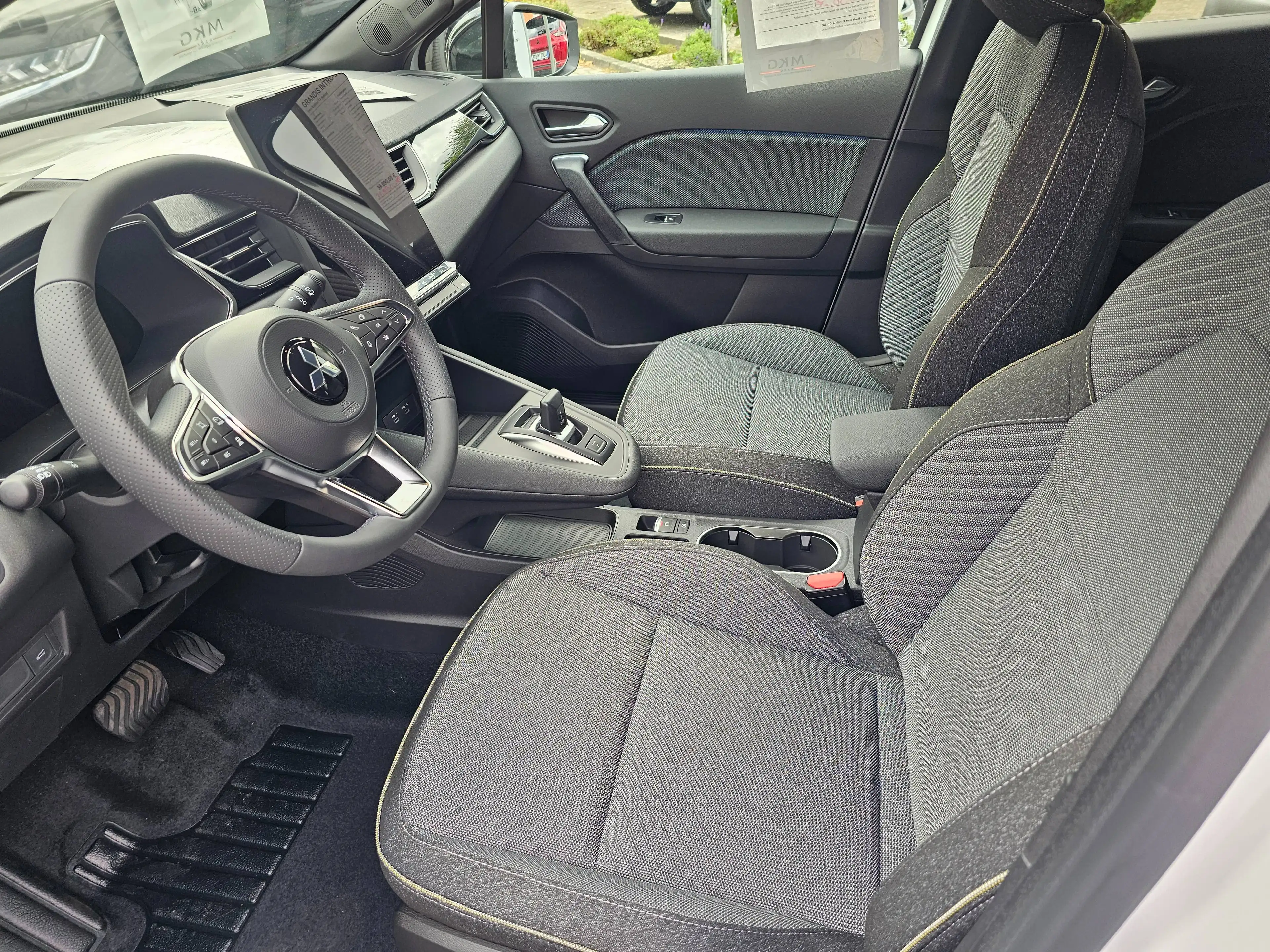 Mitsubishi Grandis Intro Edition — photo 8