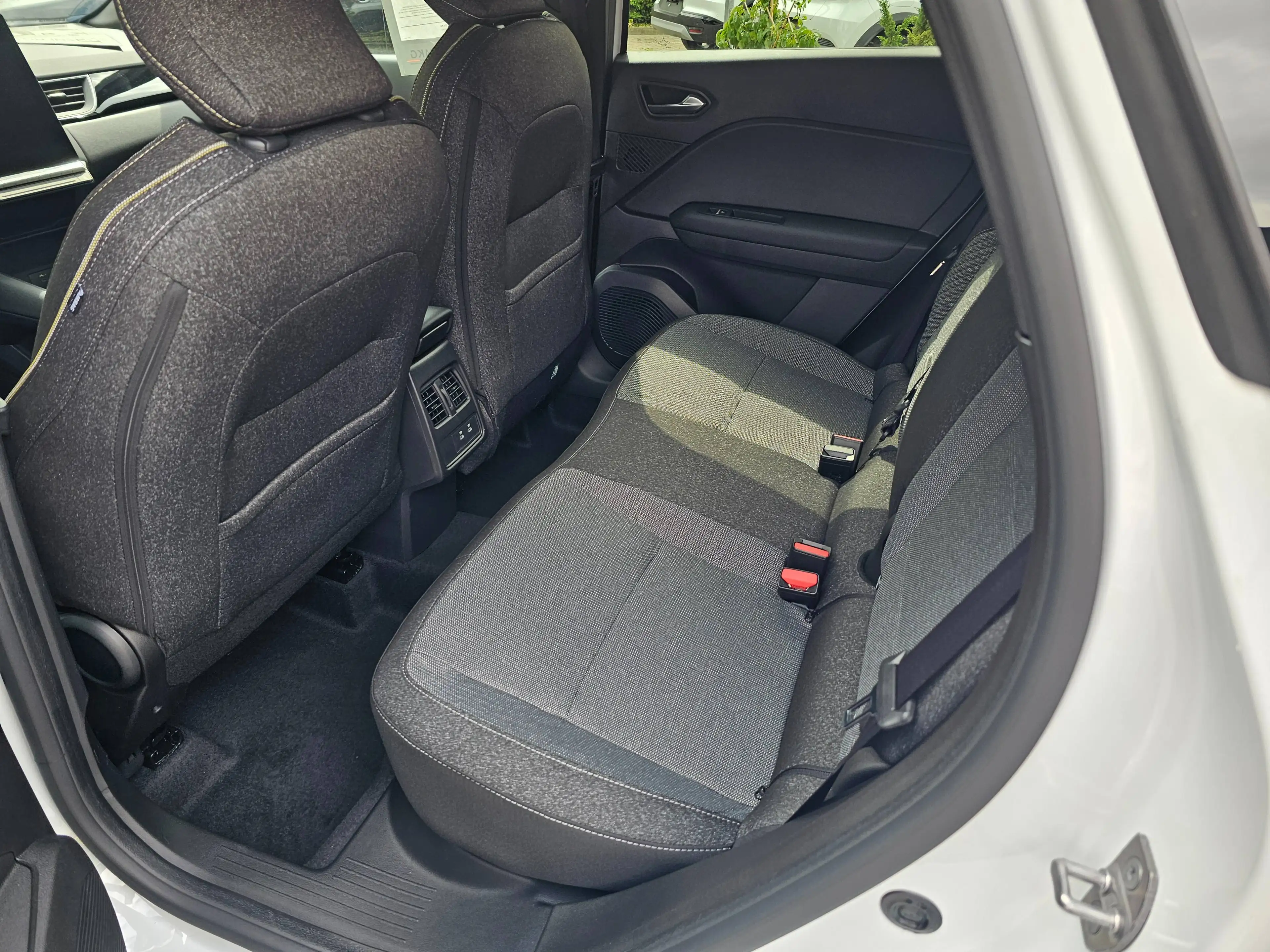 Mitsubishi Grandis Intro Edition — photo 5