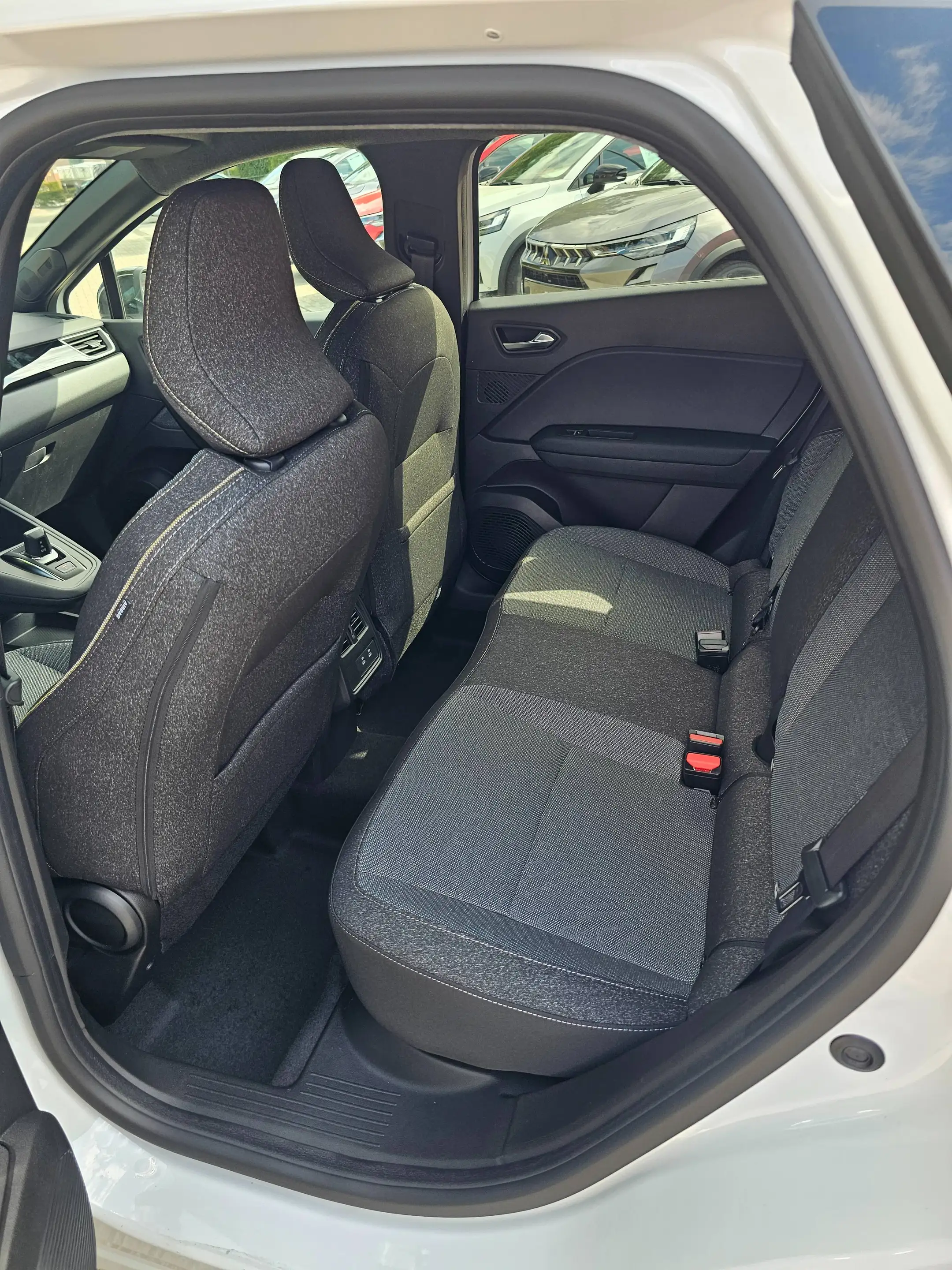 Mitsubishi Grandis Intro Edition — photo 15