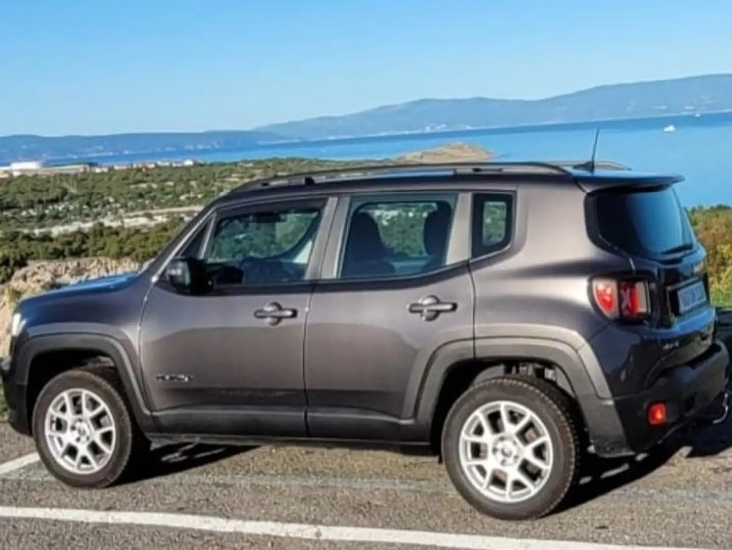 Jeep Renegade Renegade 2.0 MultiJet Active Drive Longitude Grau - 2