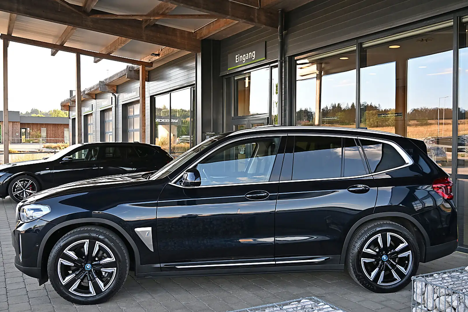 BMW iX3 Inspiring ACC, AHK elektr., adaptives M Fahrwer... Schwarz - 2