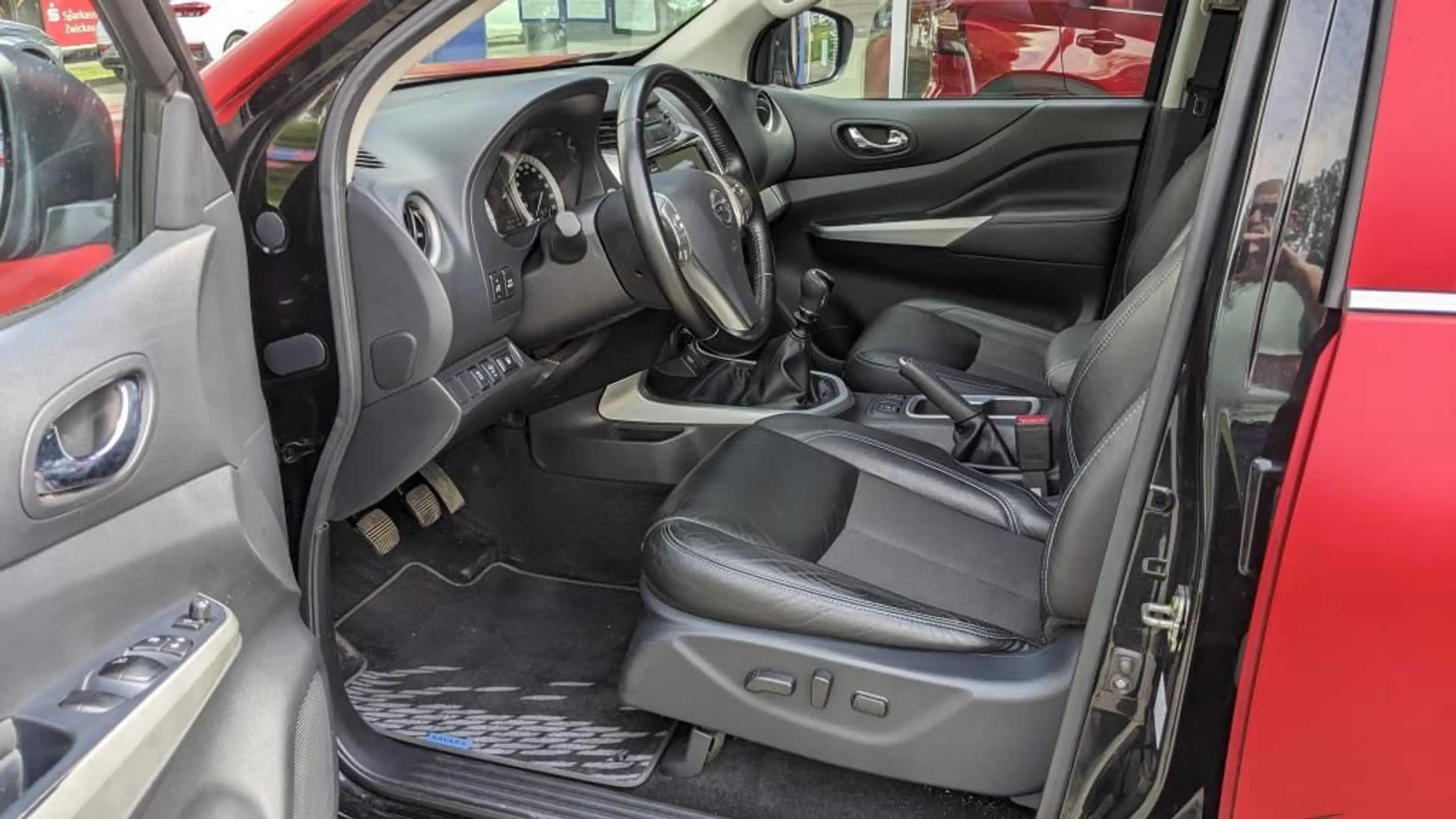 Nissan Navara Pick-up Allrad AHZV Navi DAB+ LED — photo 9