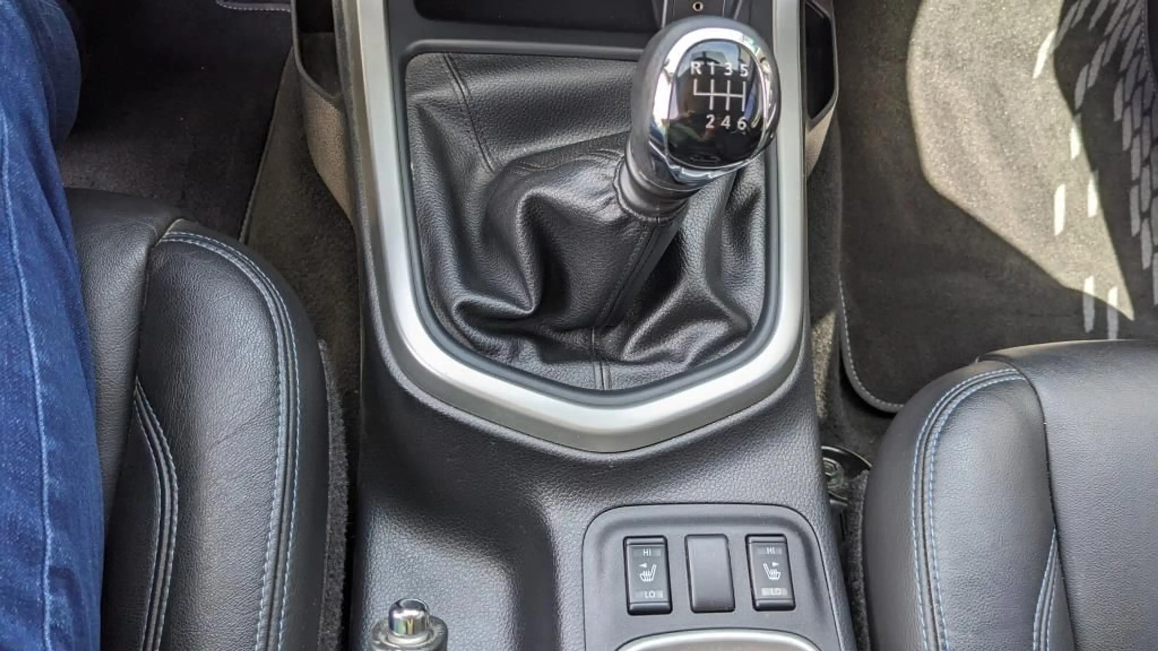 Nissan Navara Pick-up Allrad AHZV Navi DAB+ LED — photo 13