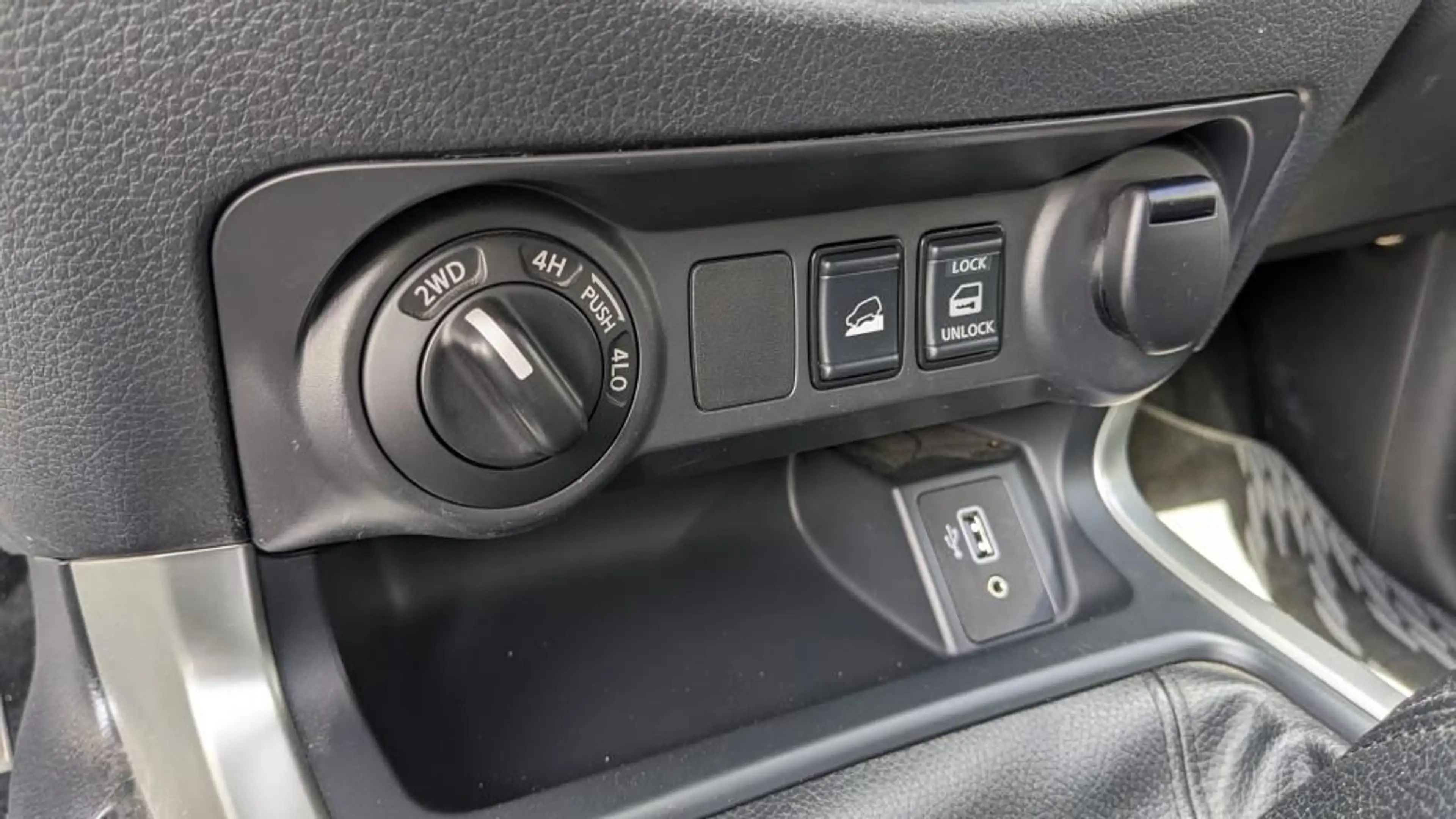 Nissan Navara Pick-up Allrad AHZV Navi DAB+ LED — photo 12