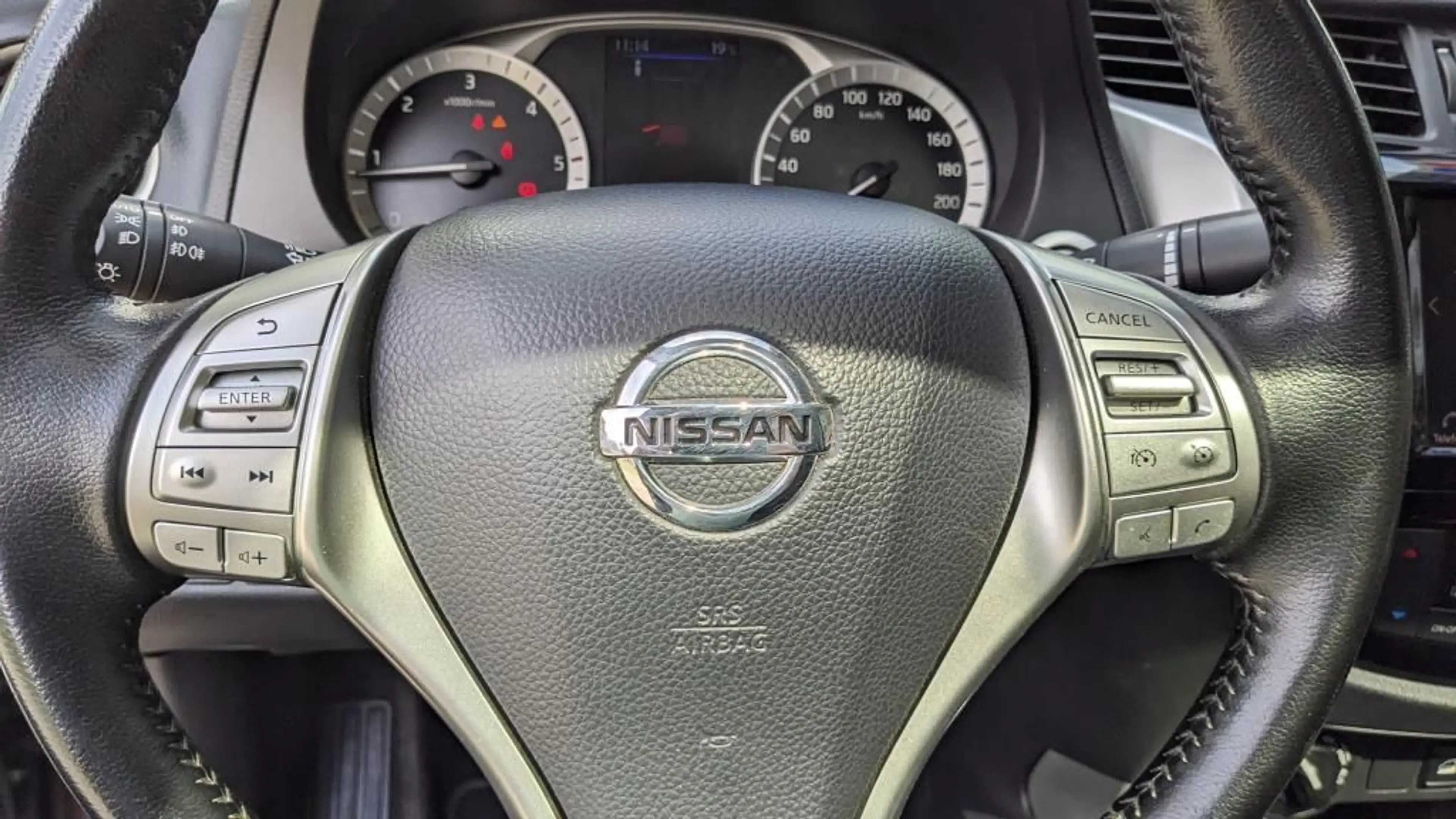 Nissan Navara Pick-up Allrad AHZV Navi DAB+ LED — photo 14