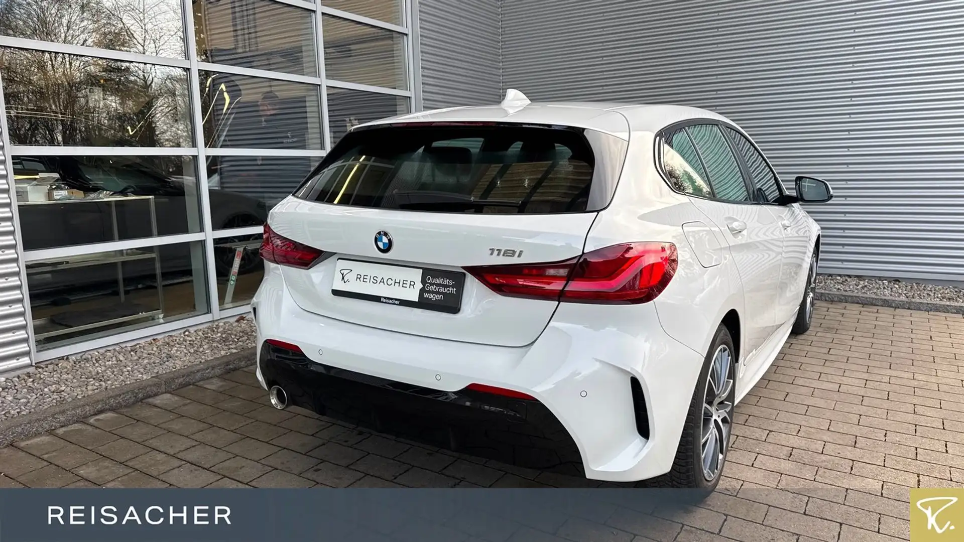 BMW 118 iA M-Sport Navi HiFi Tempomat Sitzhzg PDC 17" Weiß - 2