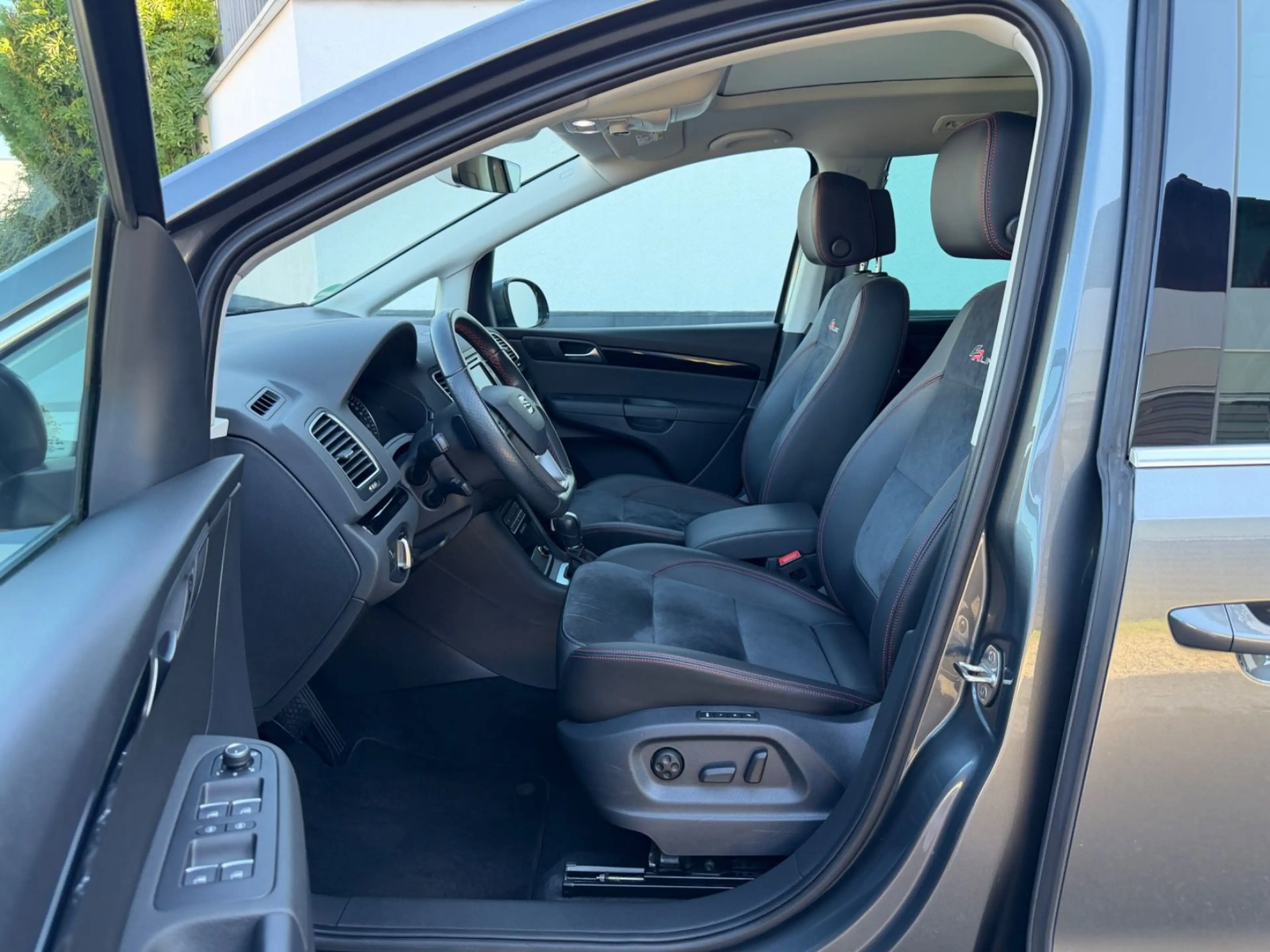 SEAT Alhambra FR-Line 7Sitzer/NAVI/AHK/PANO/1.Hd — photo 6