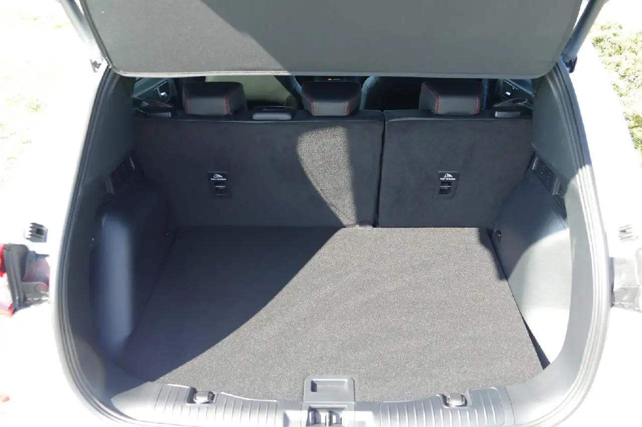 Ford Kuga Hybrid ST-Line X 7