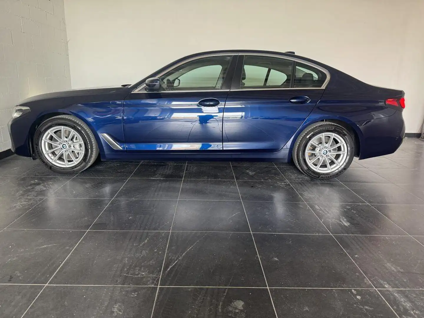 BMW 530 d mhev 48V xdrive Business auto Blu/Azzurro - 2