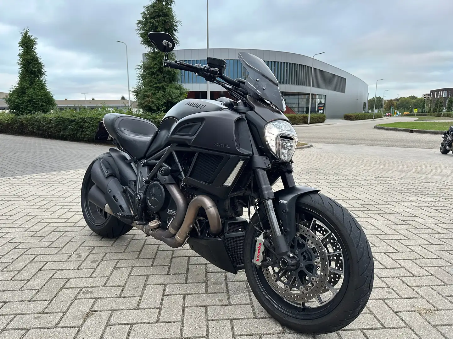Ducati Diavel Dark Zwart - 1