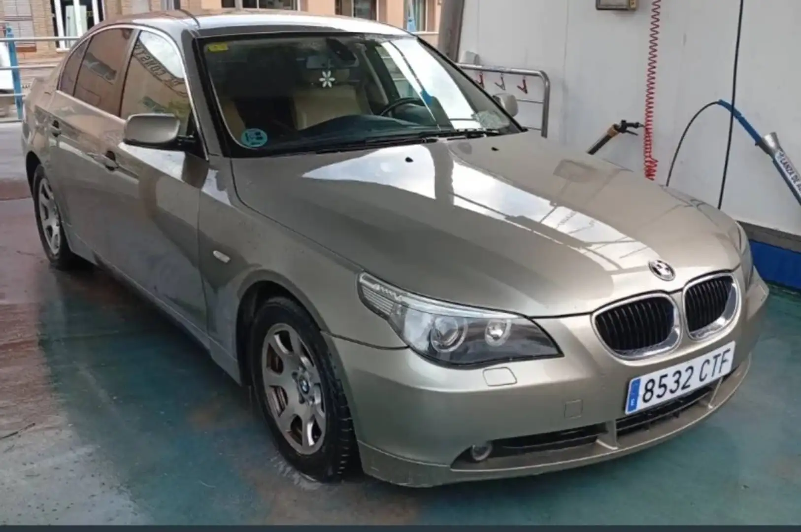 BMW 520 520i Oro - 2