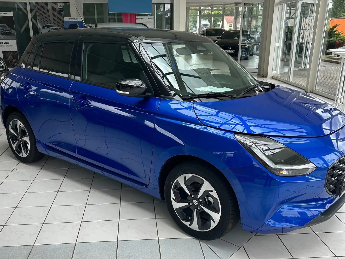 Suzuki Swift 1.2 Dualjet Hybrid 61 kW Comfort  Plus Blauw - 1