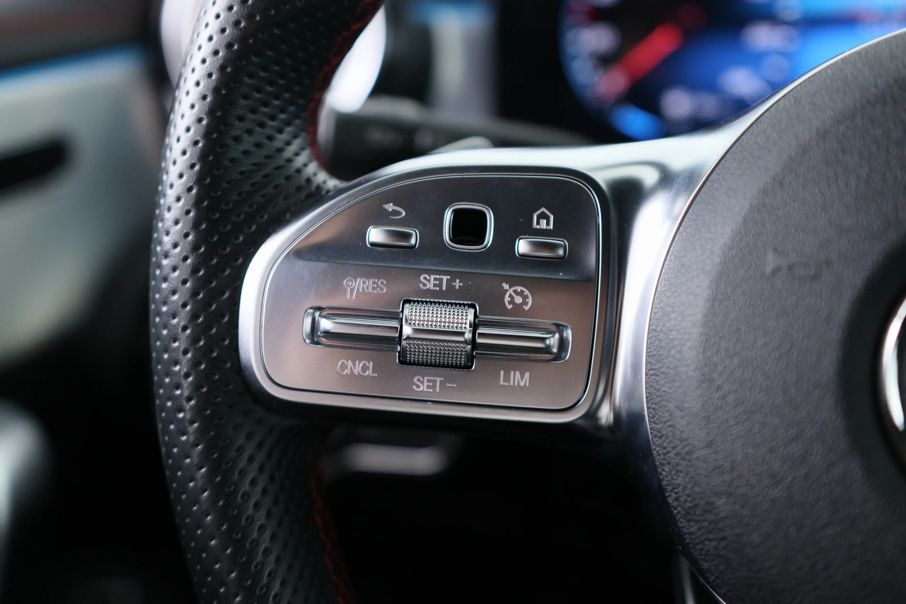 Mercedes-Benz CLA 180 Shooting Brake AMG Line | AMG-styling | Electronic — photo 33
